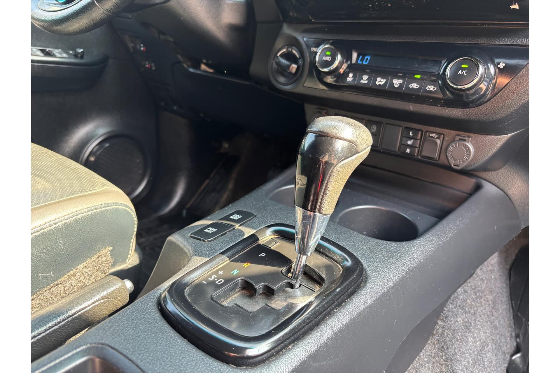 Toyota Hilux 2.8 D-4D Double Cab Invincible thumbnail 19