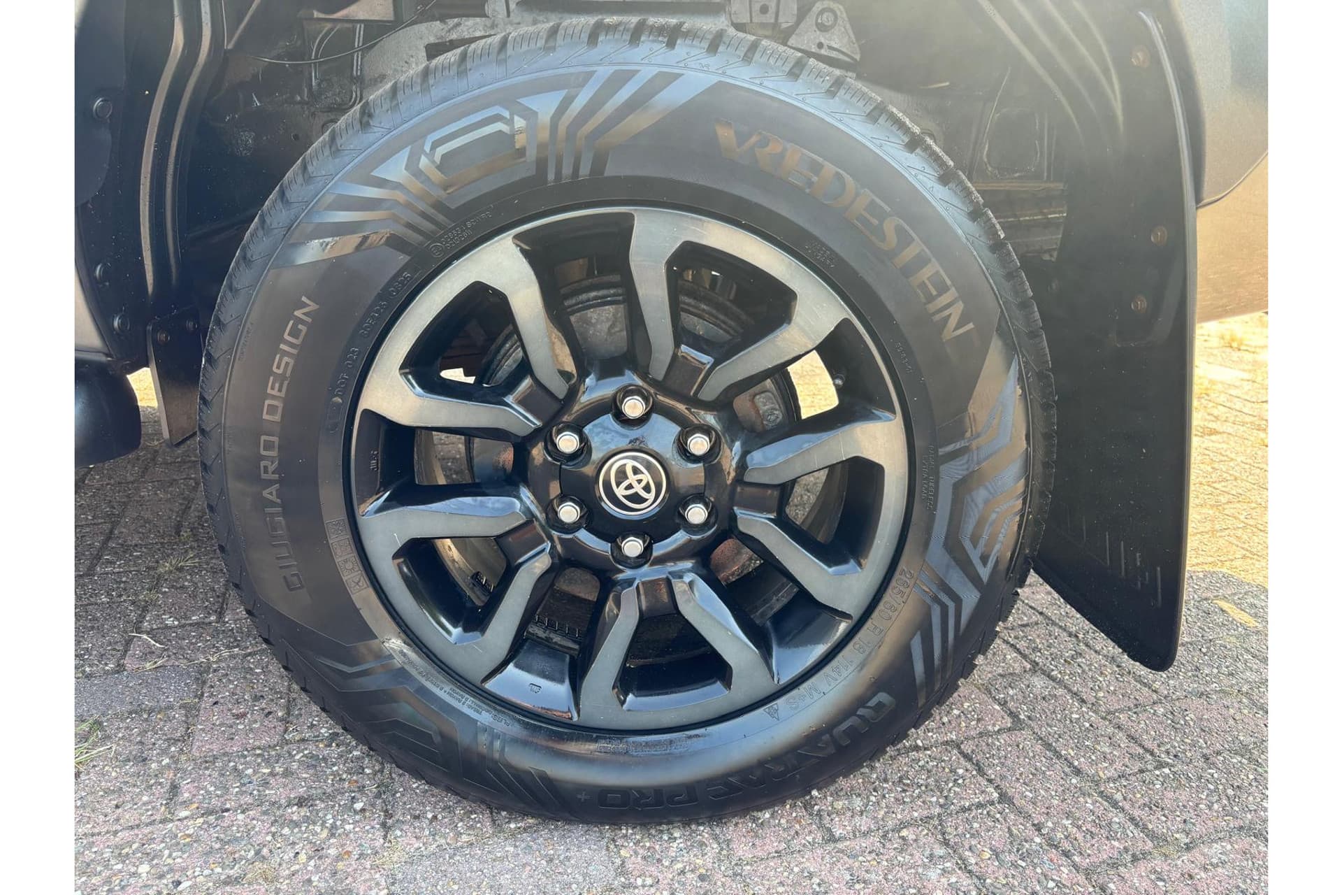 Toyota Hilux 2.8 D-4D Double Cab Invincible thumbnail 25