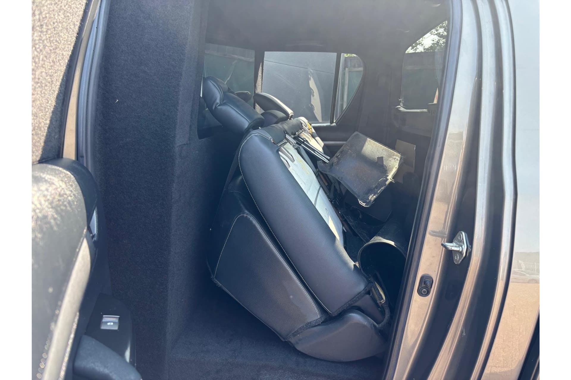 Toyota Hilux 2.8 D-4D Double Cab Invincible thumbnail 3