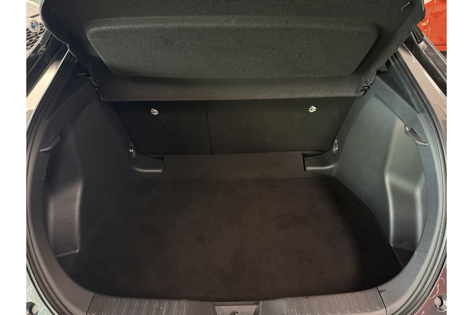 Toyota C-HR 1.8 Hybrid 140 First Edition thumbnail 13