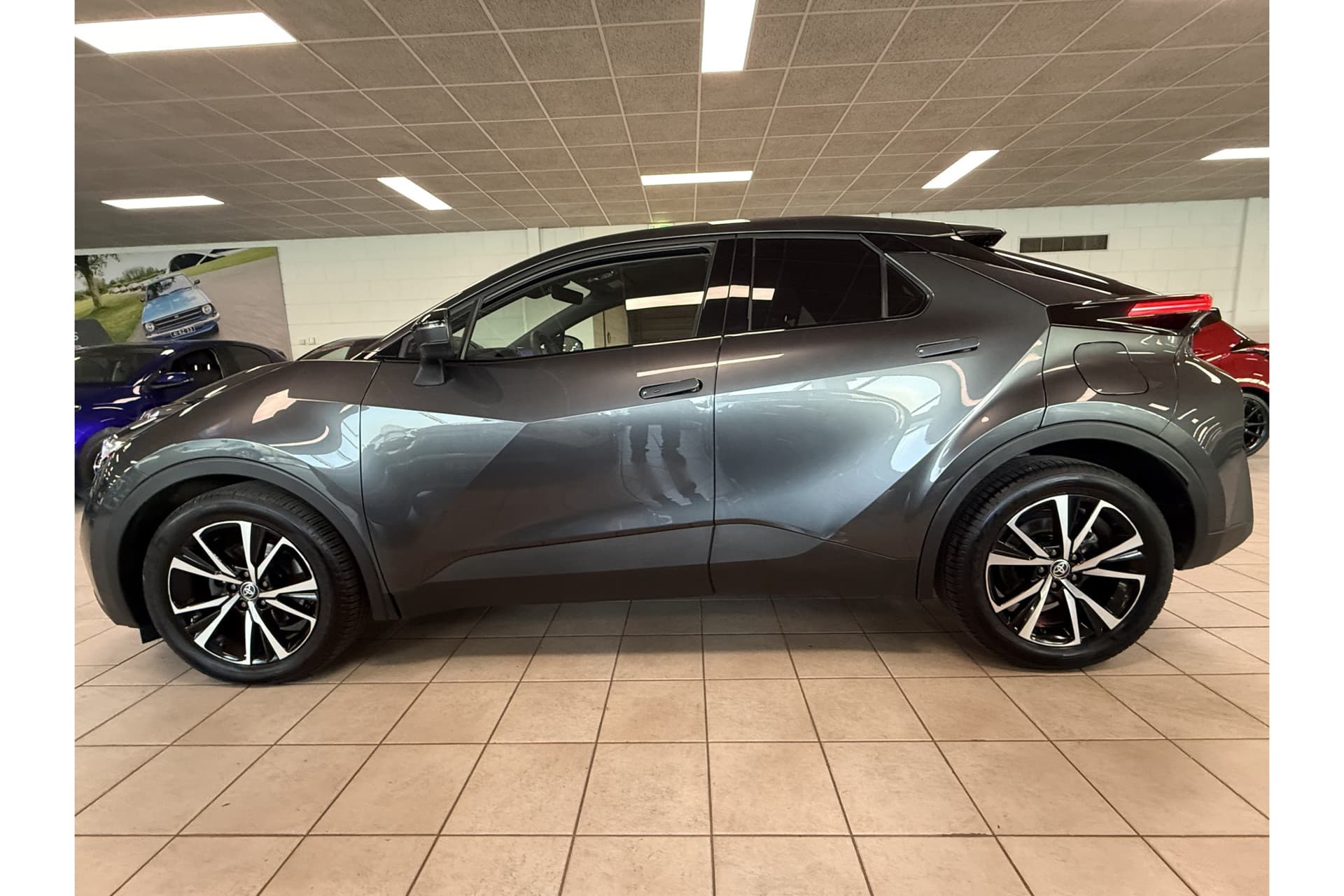 Toyota C-HR 1.8 Hybrid 140 First Edition thumbnail 3