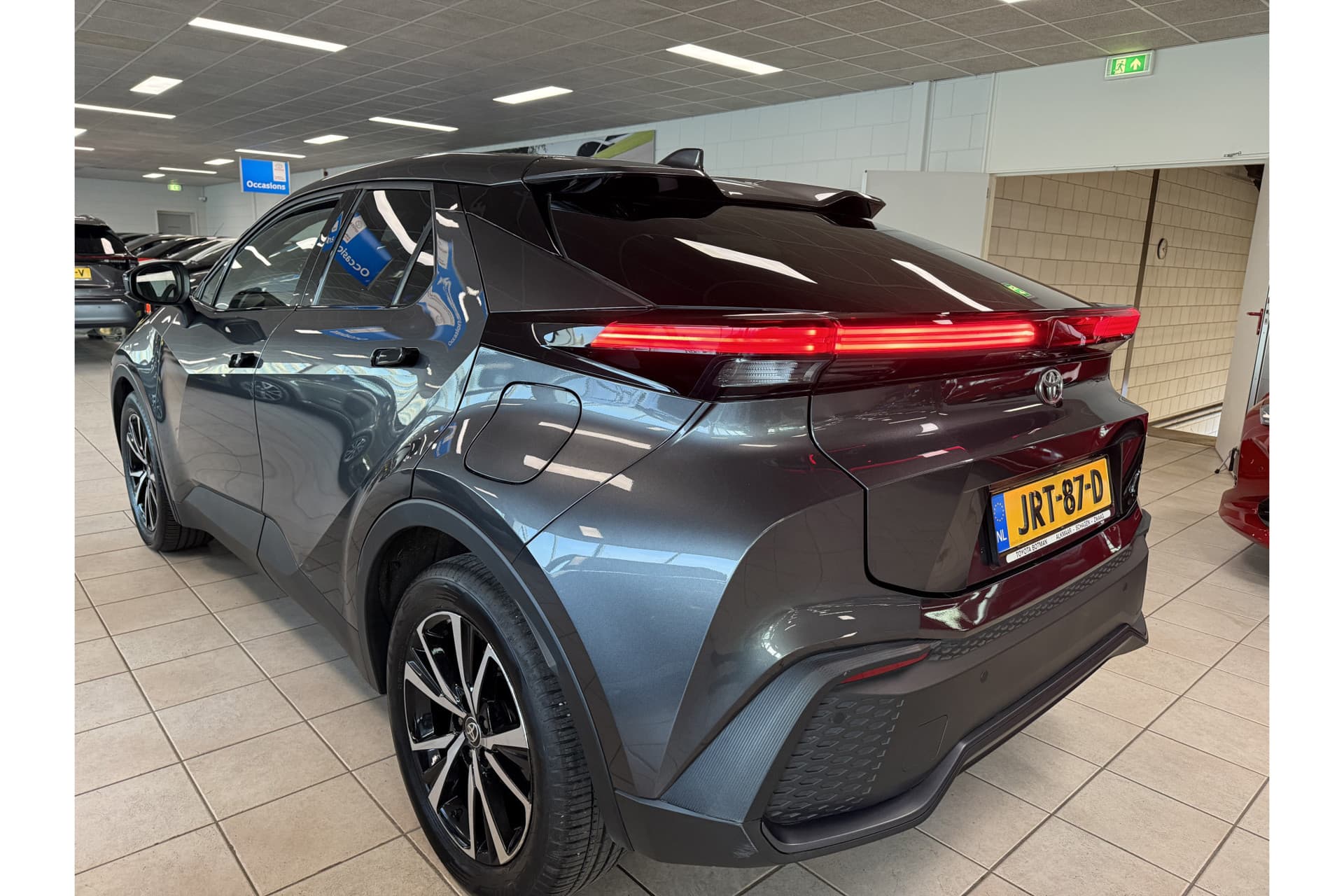 Toyota C-HR 1.8 Hybrid 140 First Edition thumbnail 4