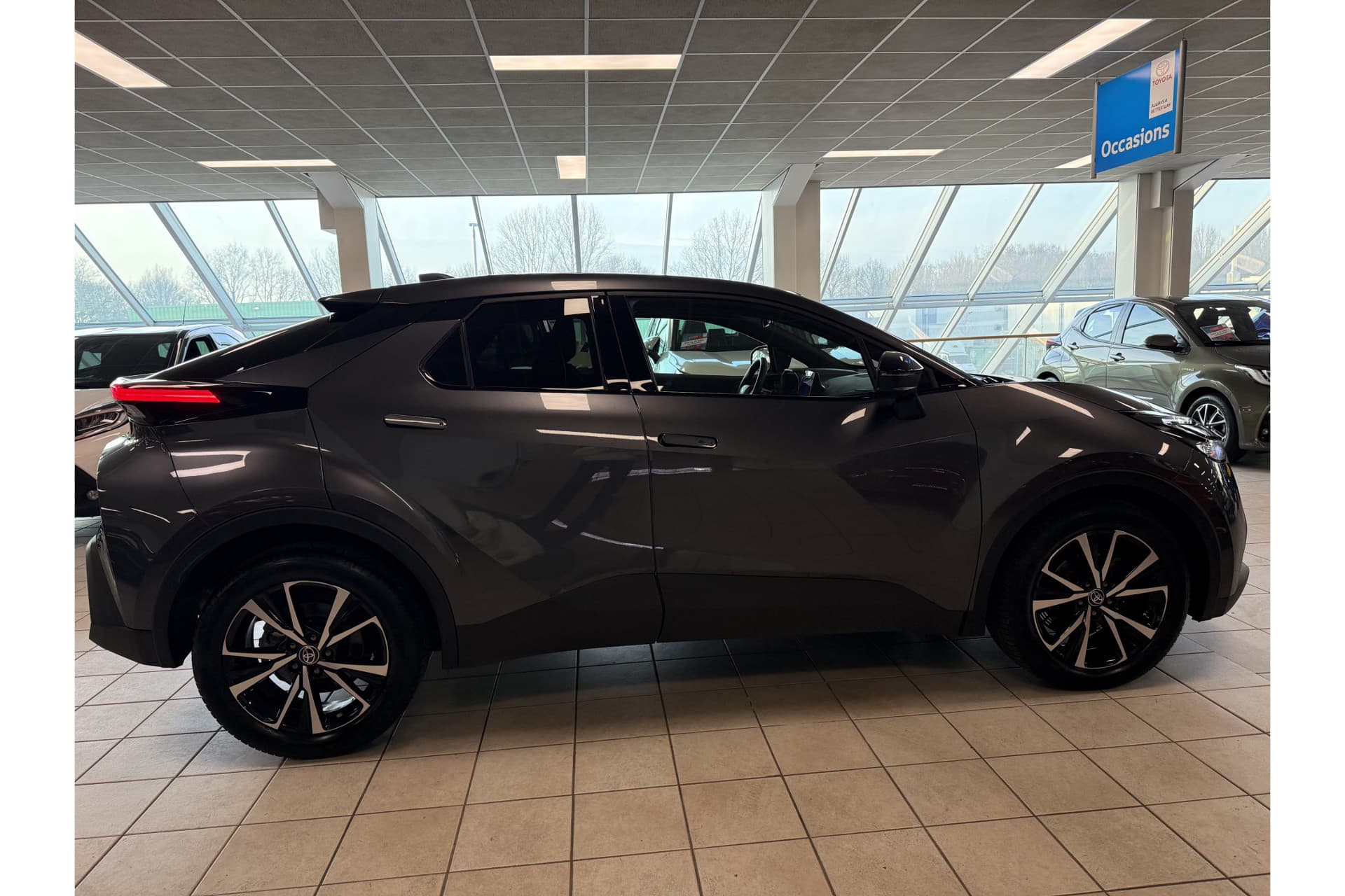 Toyota C-HR 1.8 Hybrid 140 First Edition thumbnail 7