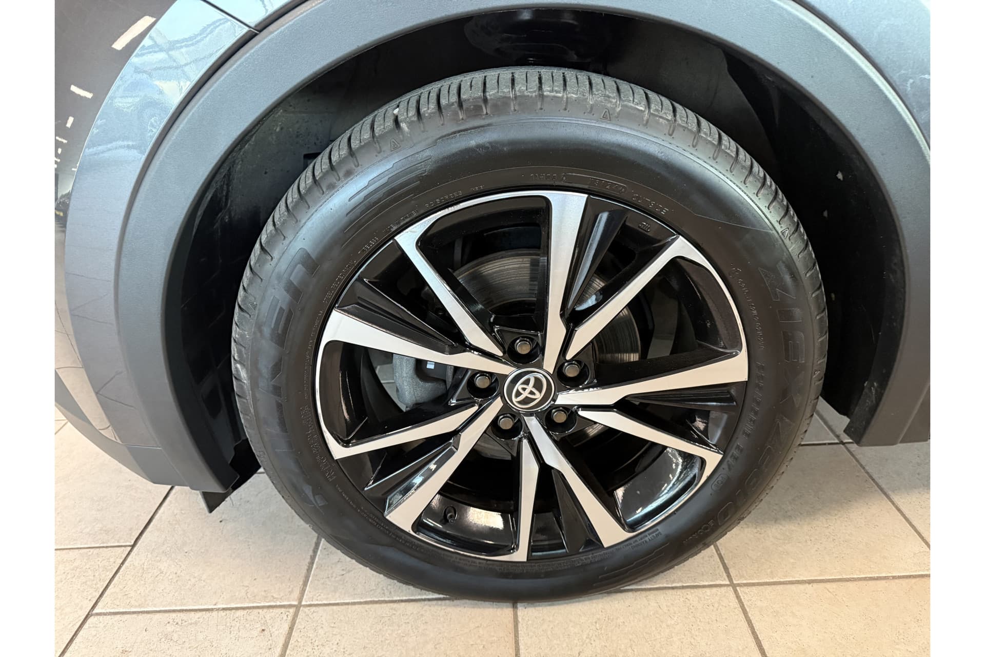 Toyota C-HR 1.8 Hybrid 140 First Edition thumbnail 9