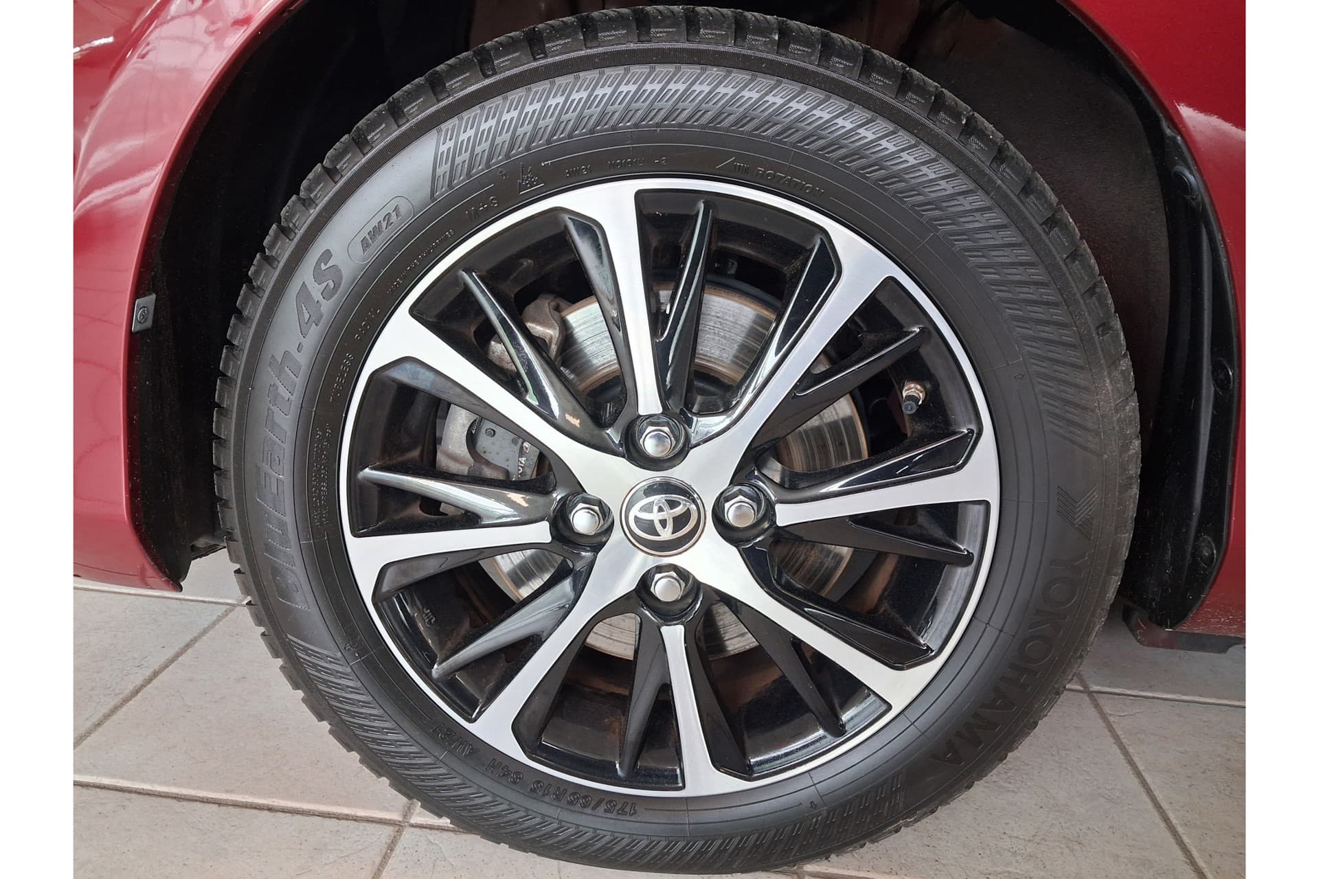 Toyota Yaris 1.5 Hybrid Dynamic thumbnail 11