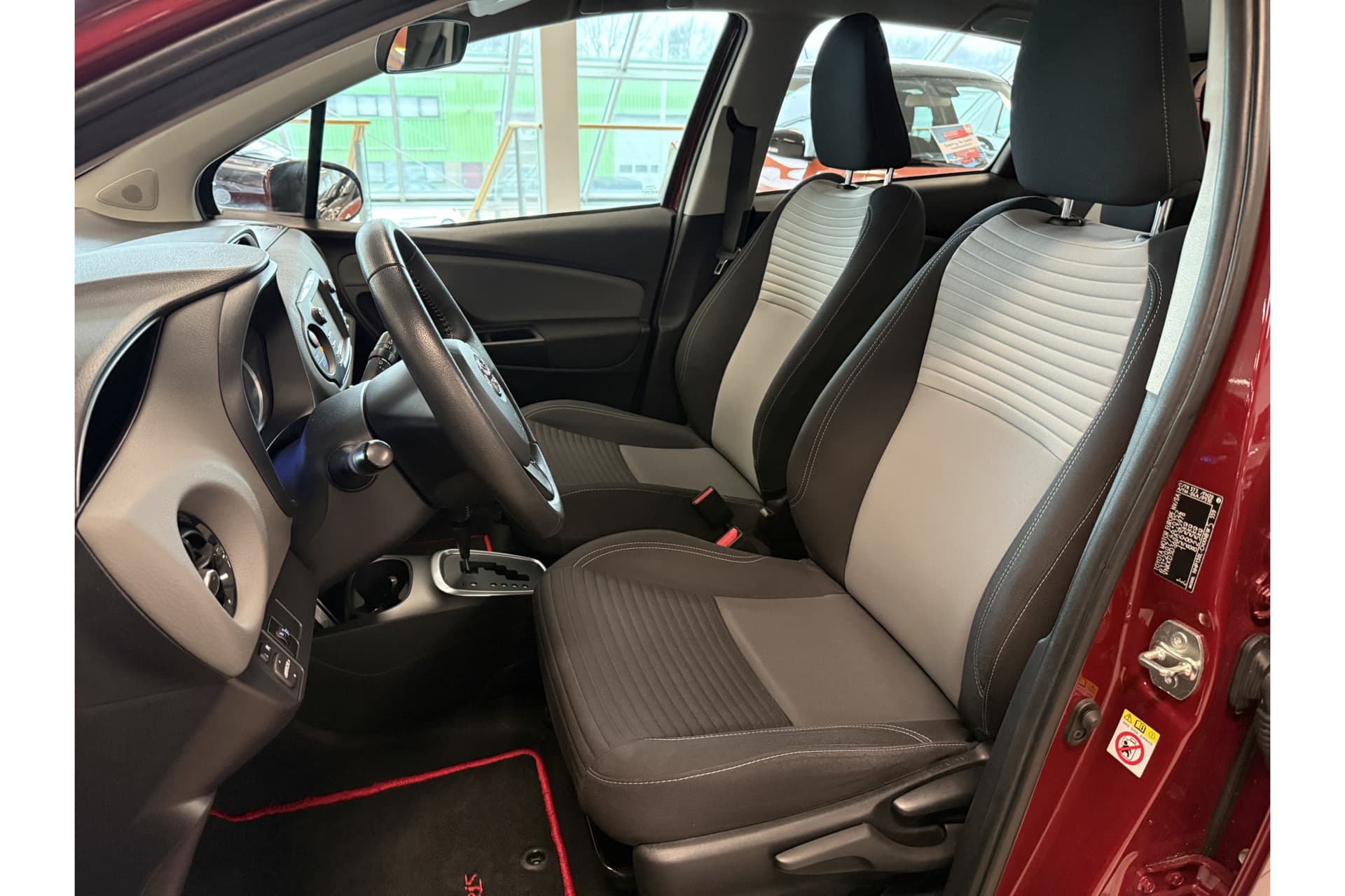 Toyota Yaris 1.5 Hybrid Dynamic thumbnail 15