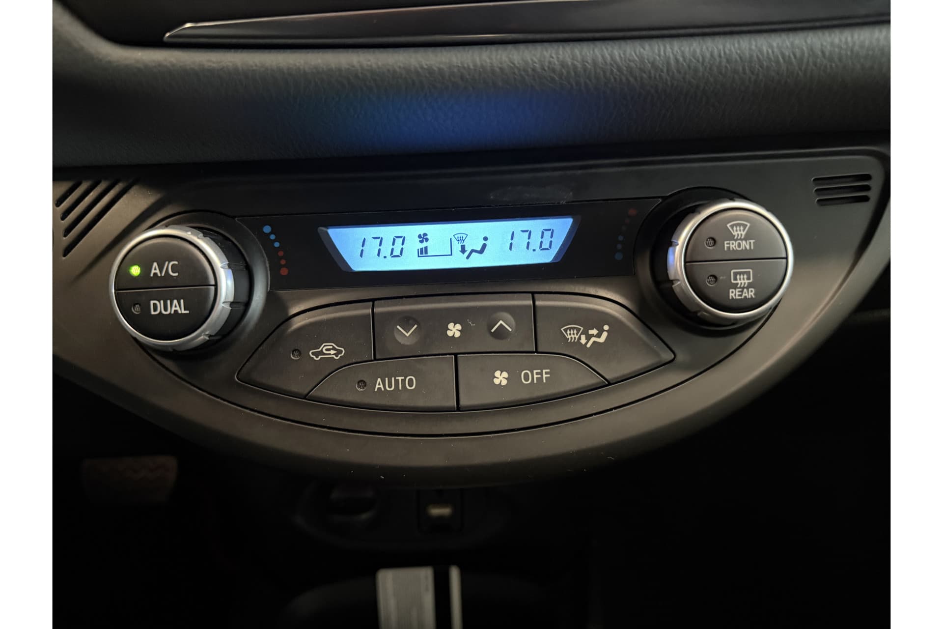 Toyota Yaris 1.5 Hybrid Dynamic thumbnail 20