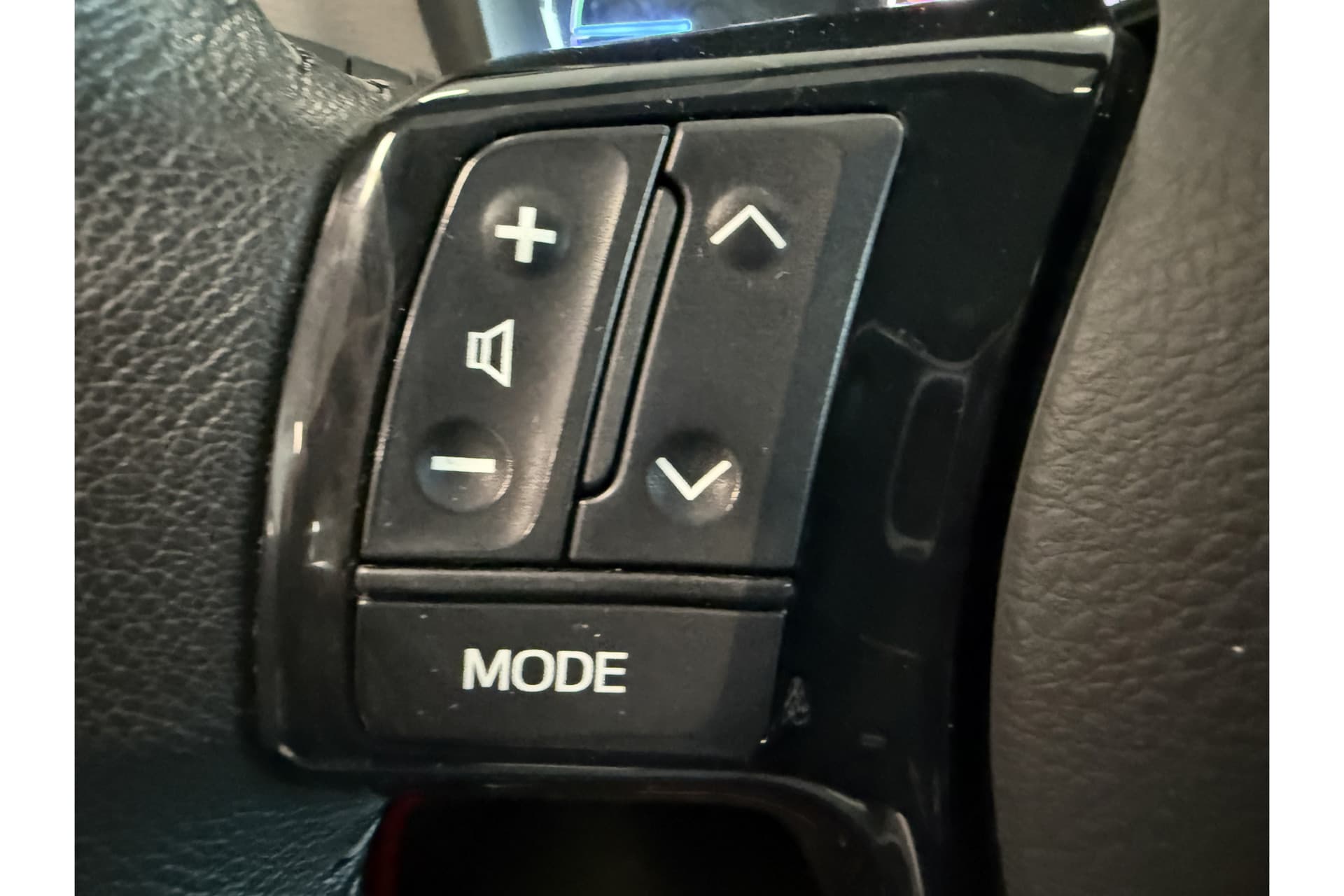 Toyota Yaris 1.5 Hybrid Dynamic thumbnail 22