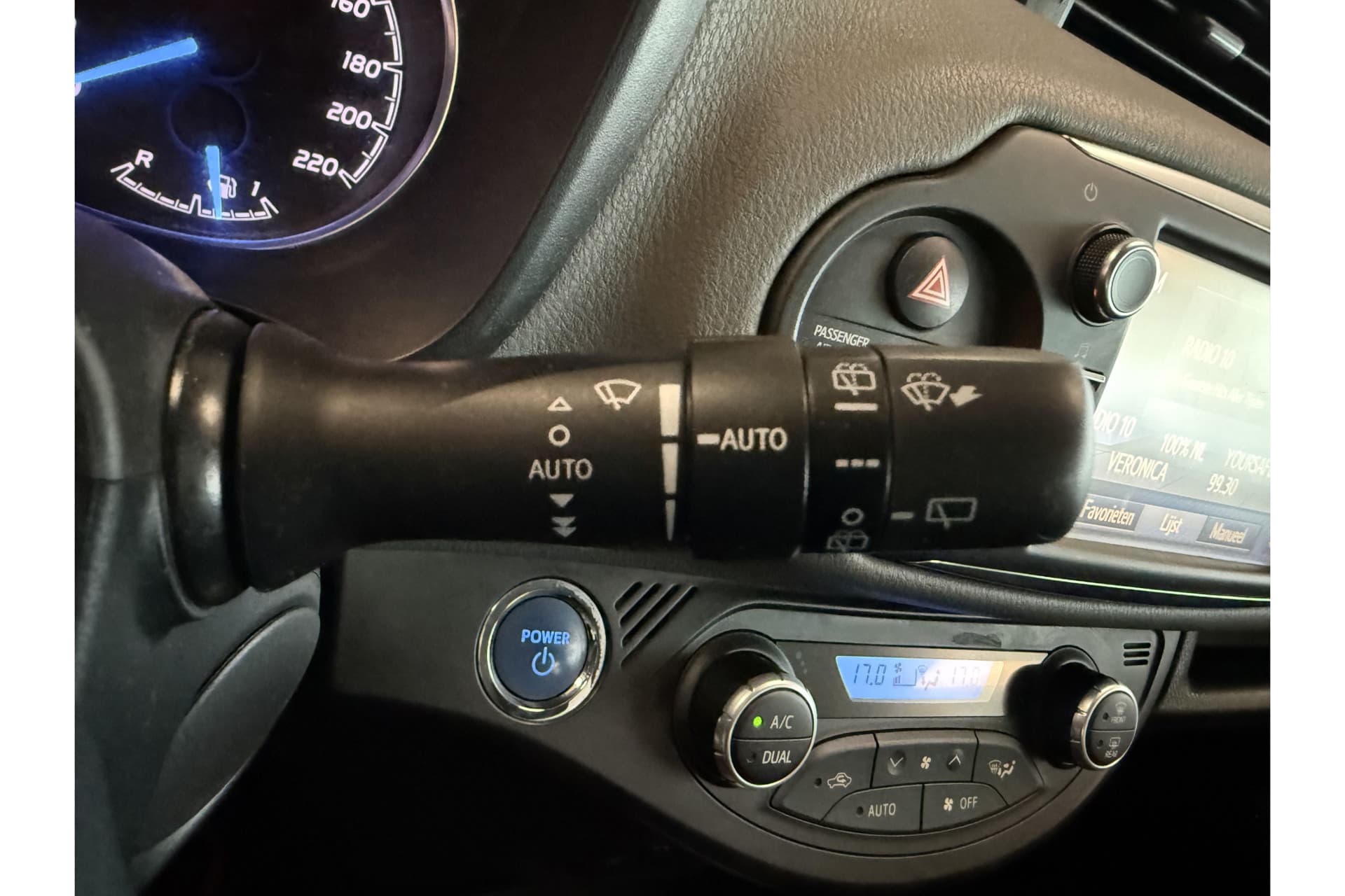 Toyota Yaris 1.5 Hybrid Dynamic thumbnail 29