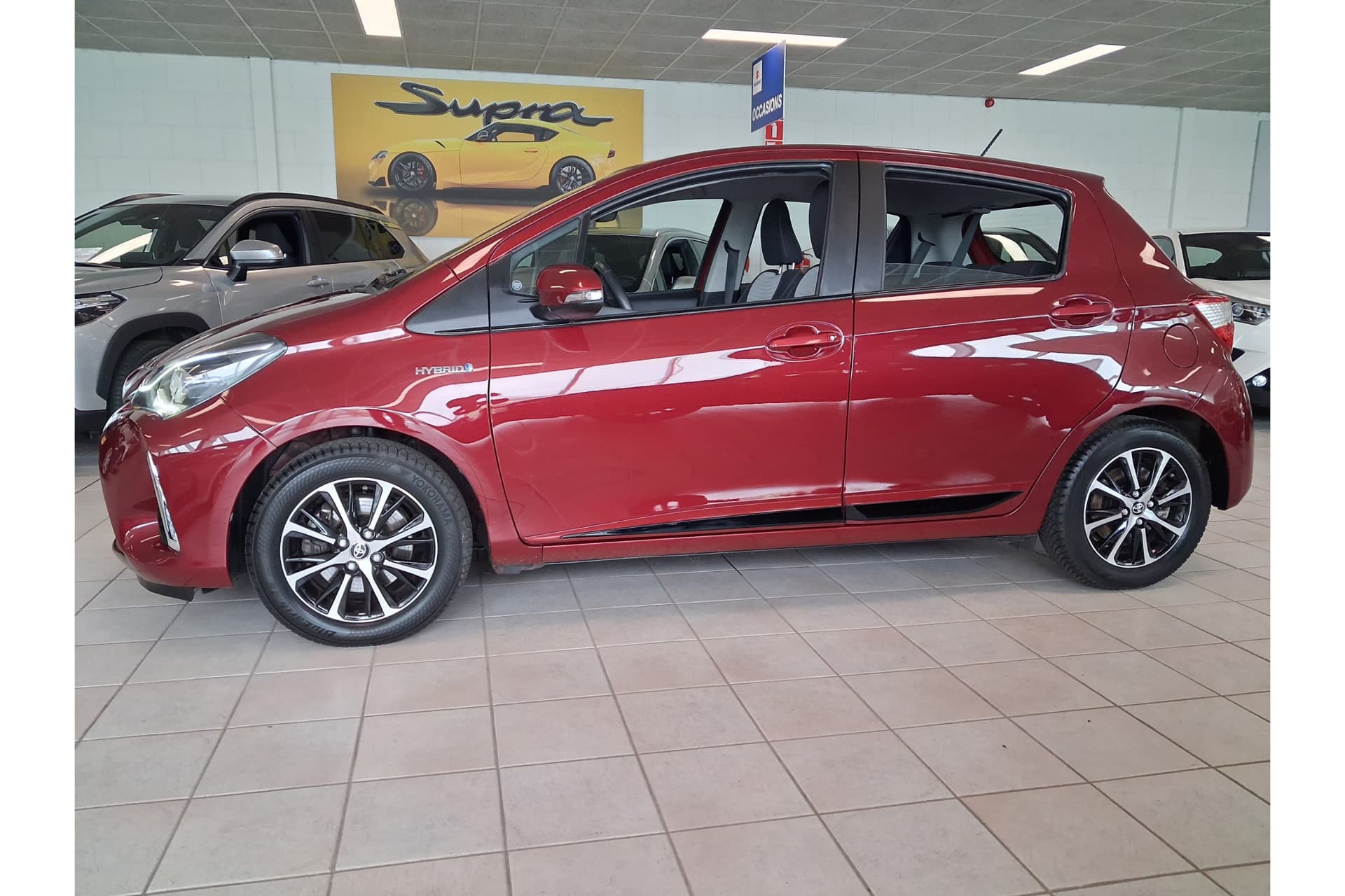 Toyota Yaris 1.5 Hybrid Dynamic thumbnail 3