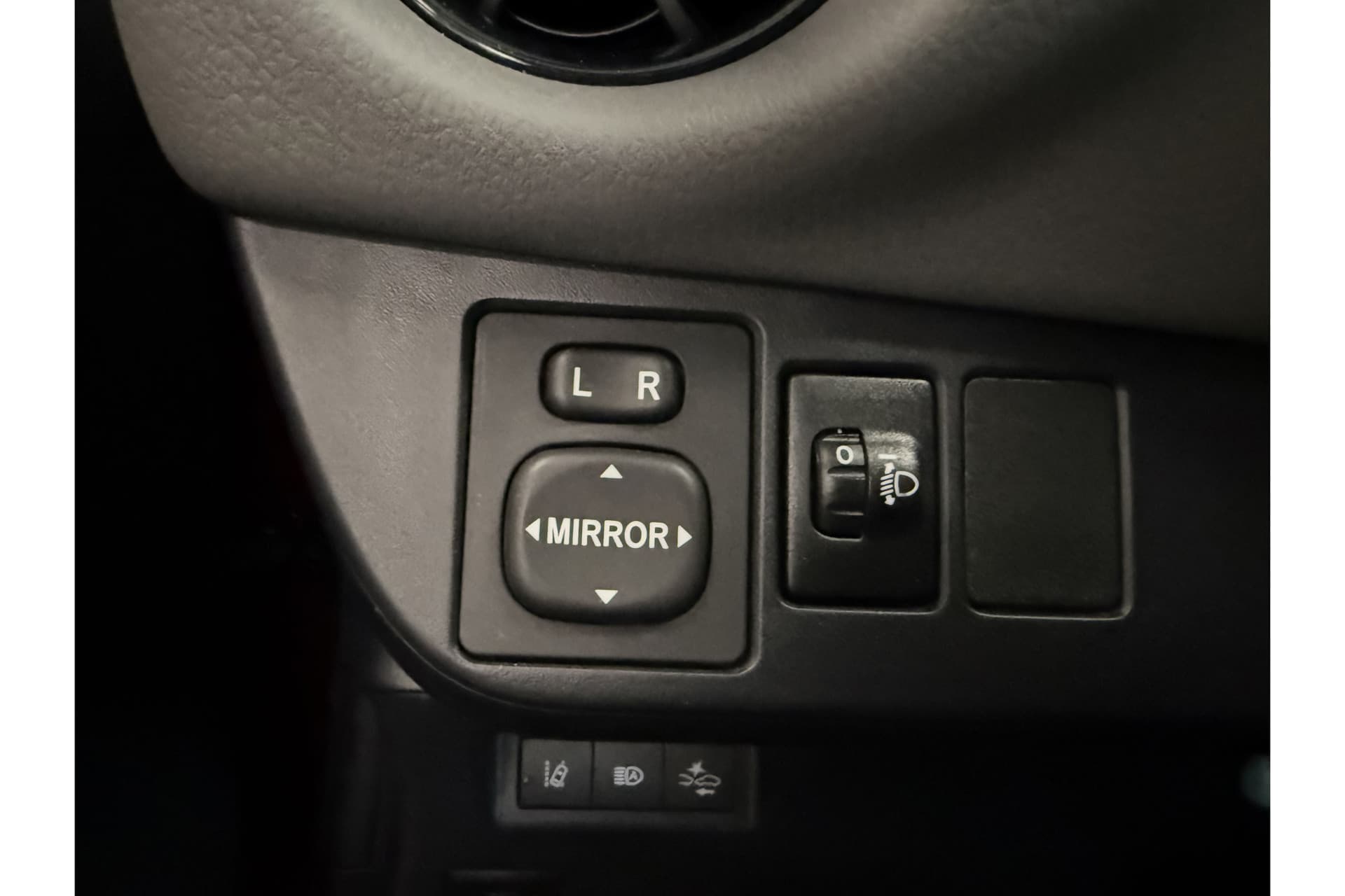 Toyota Yaris 1.5 Hybrid Dynamic thumbnail 32