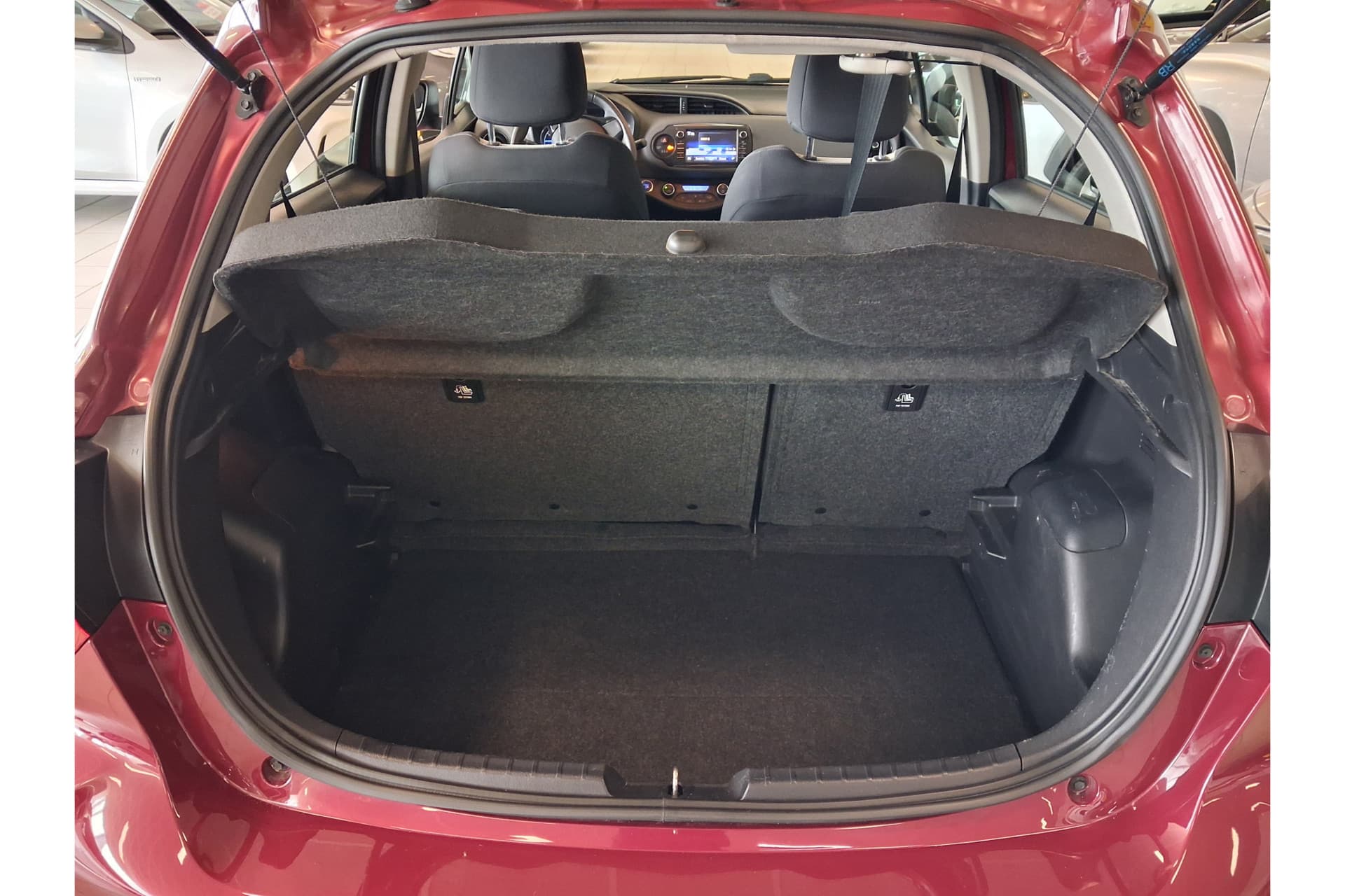 Toyota Yaris 1.5 Hybrid Dynamic thumbnail 5