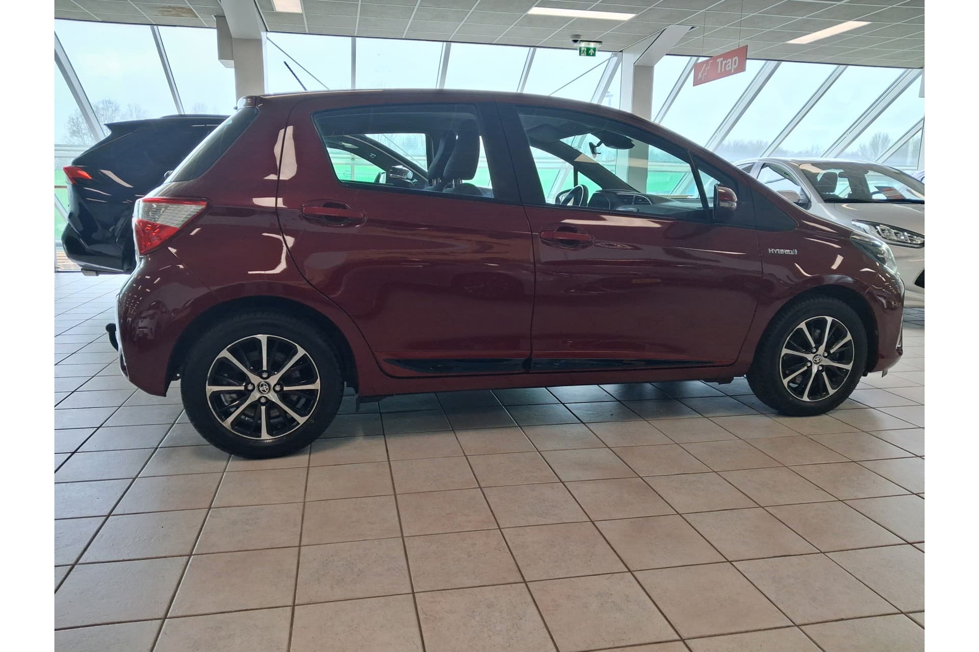 Toyota Yaris 1.5 Hybrid Dynamic thumbnail 9