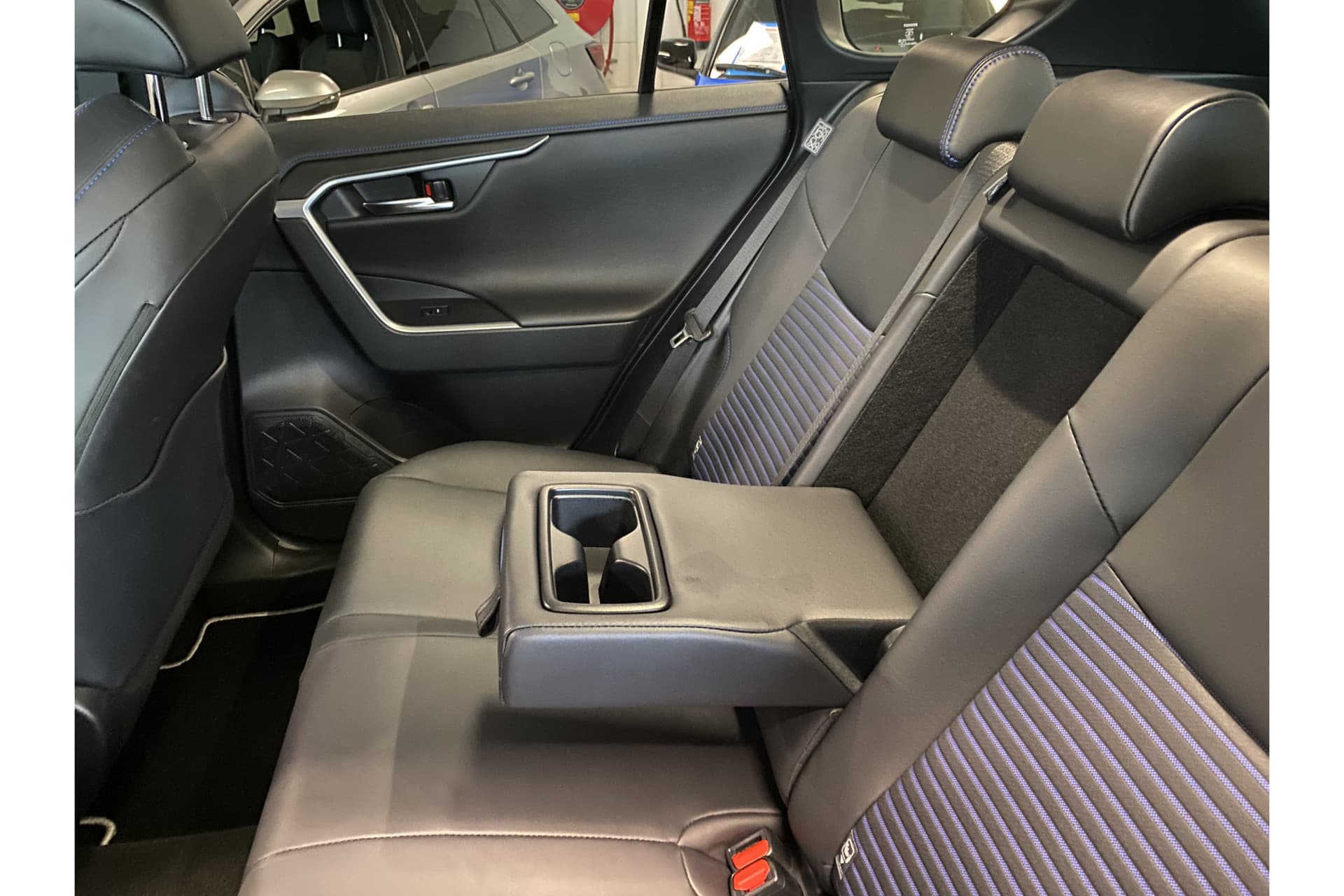 Toyota RAV4 2.5 Hybrid Awd Style thumbnail 18