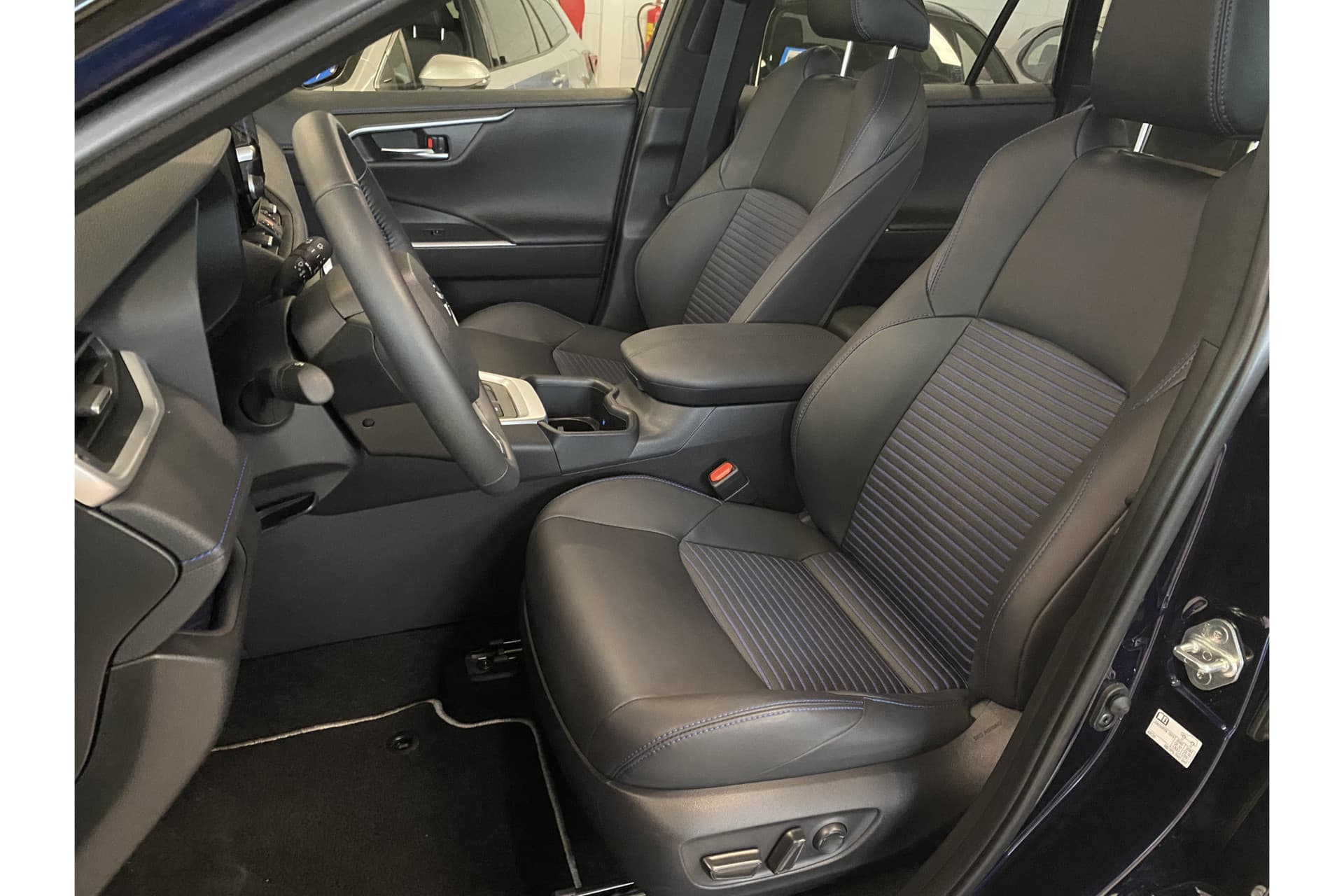 Toyota RAV4 2.5 Hybrid Awd Style thumbnail 23