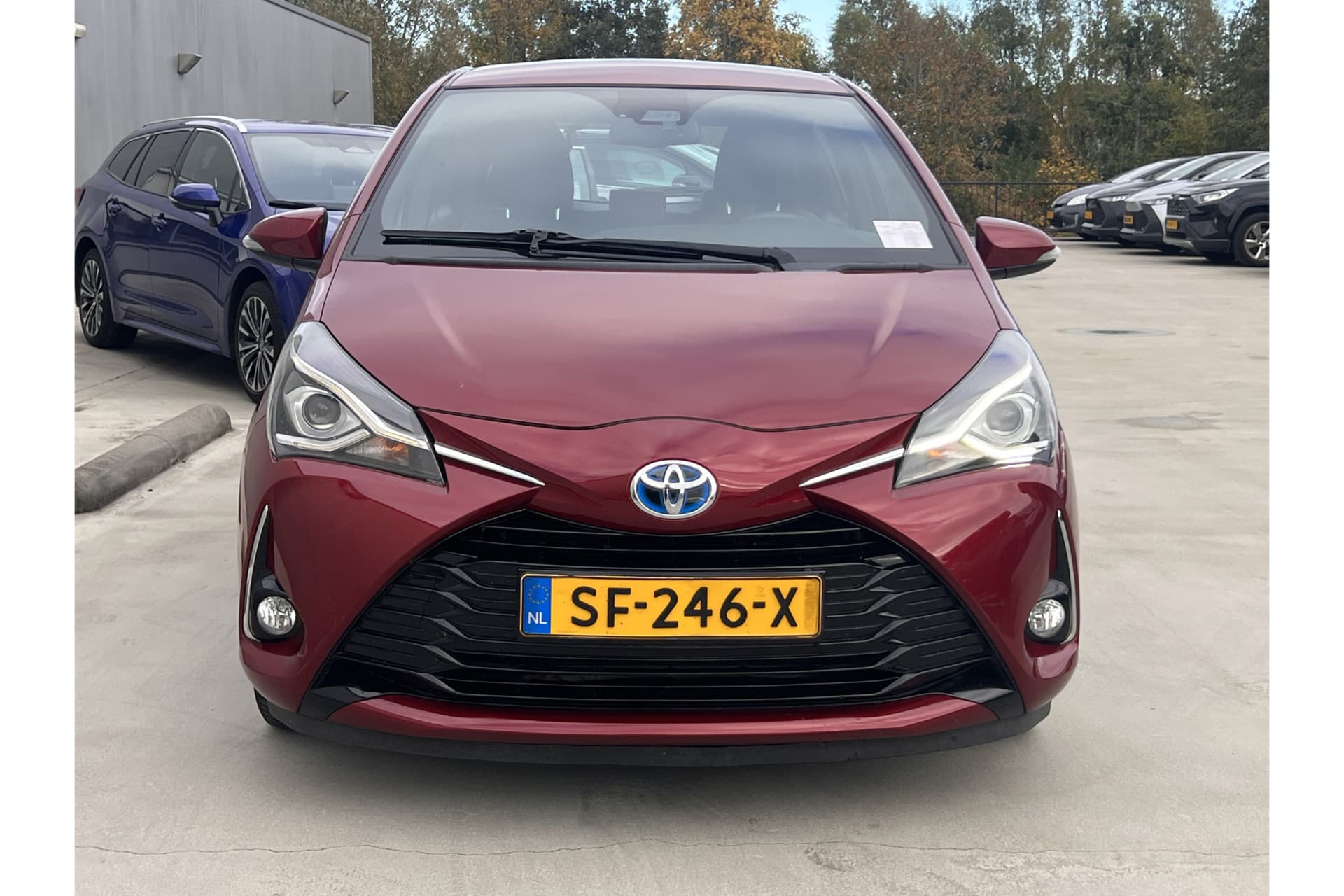 Toyota Yaris 1.5 Hybrid Executive thumbnail 13