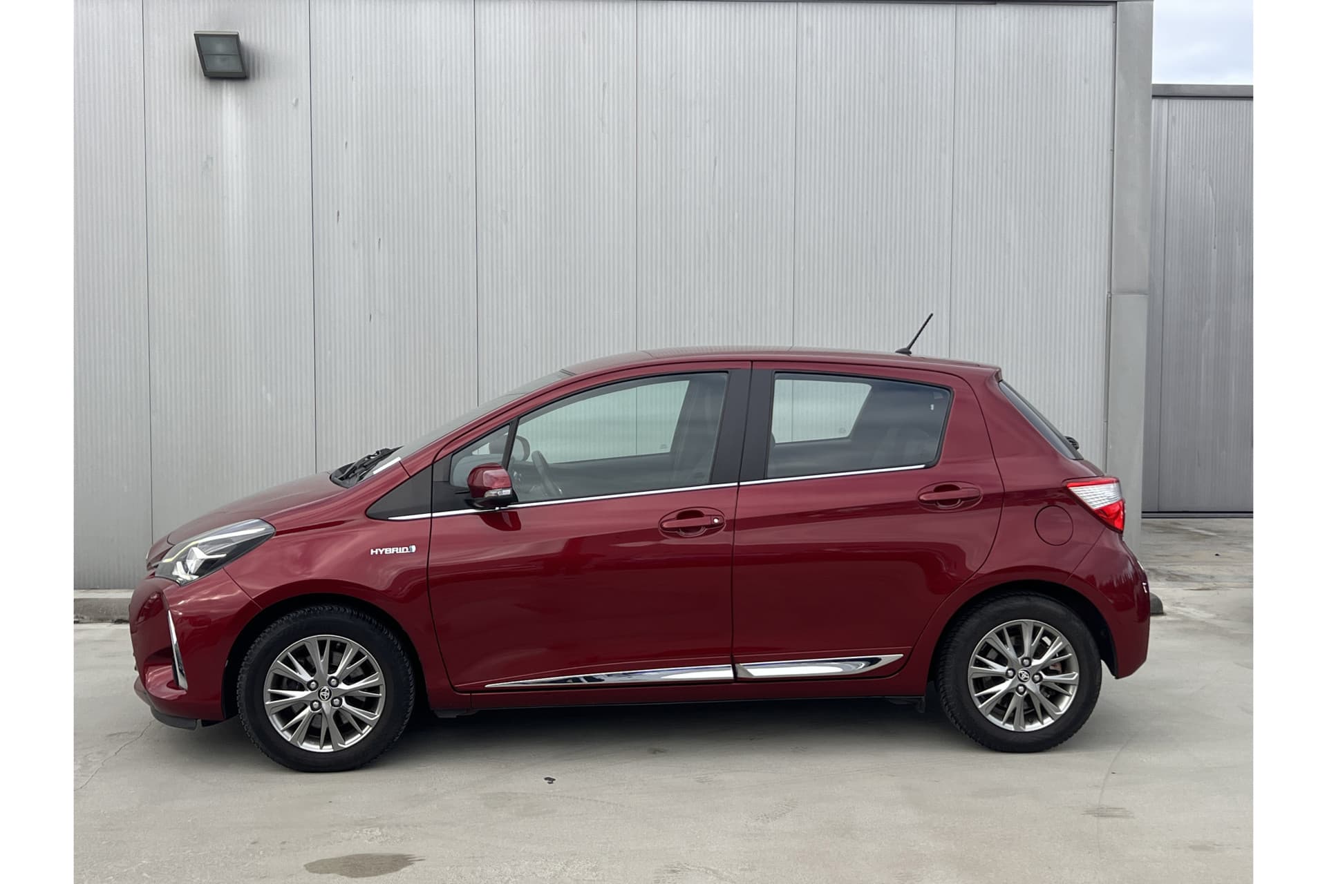 Toyota Yaris 1.5 Hybrid Executive thumbnail 3
