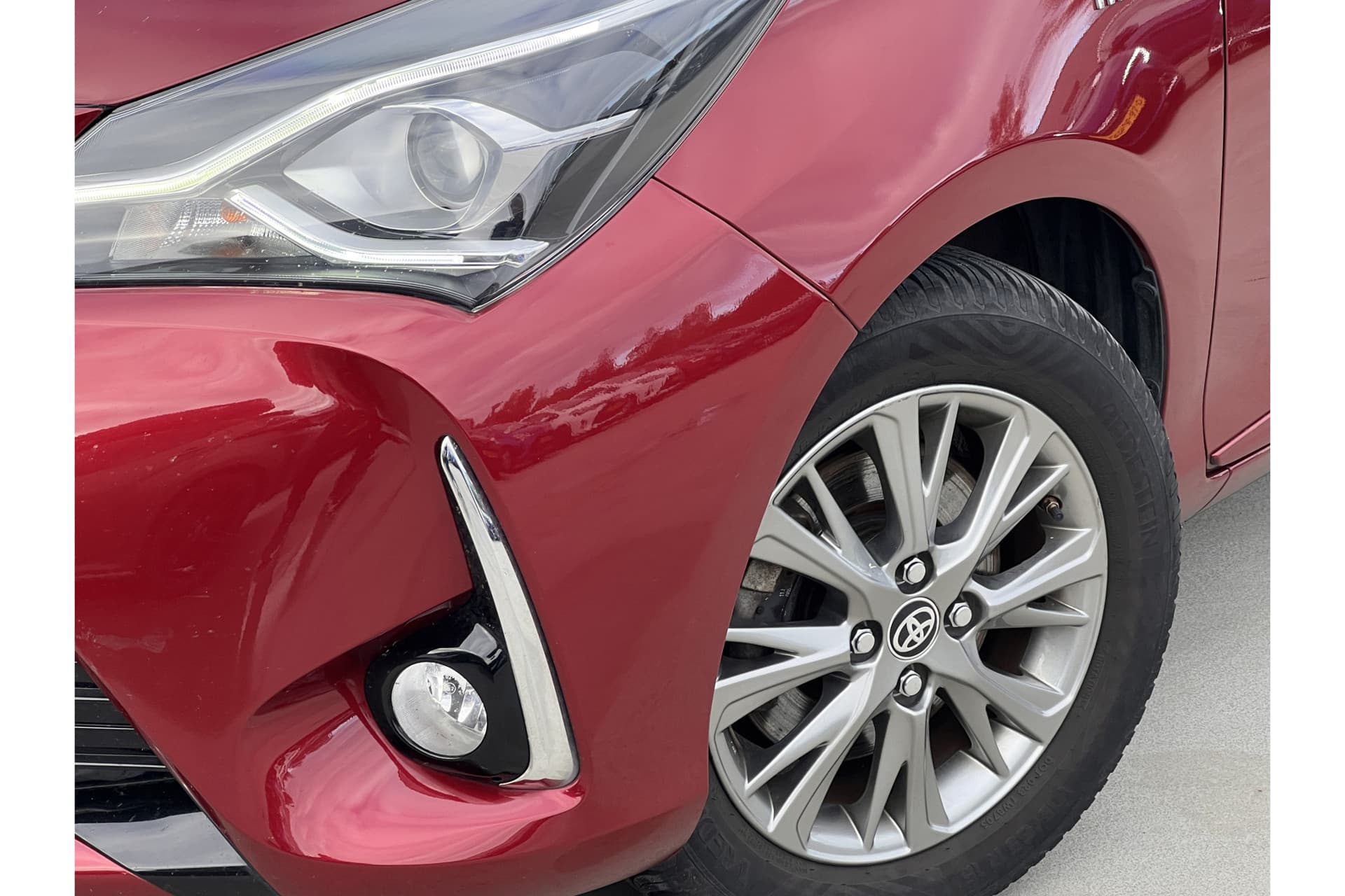 Toyota Yaris 1.5 Hybrid Executive thumbnail 5