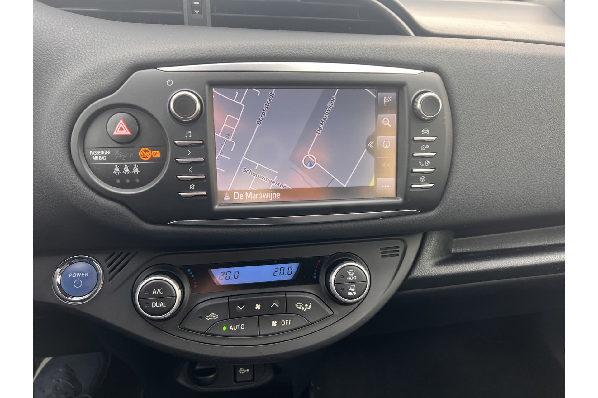 Toyota Yaris 1.5 Hybrid Executive thumbnail 6