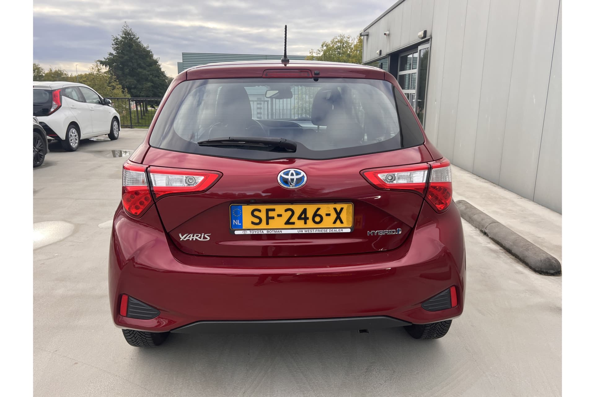 Toyota Yaris 1.5 Hybrid Executive thumbnail 7