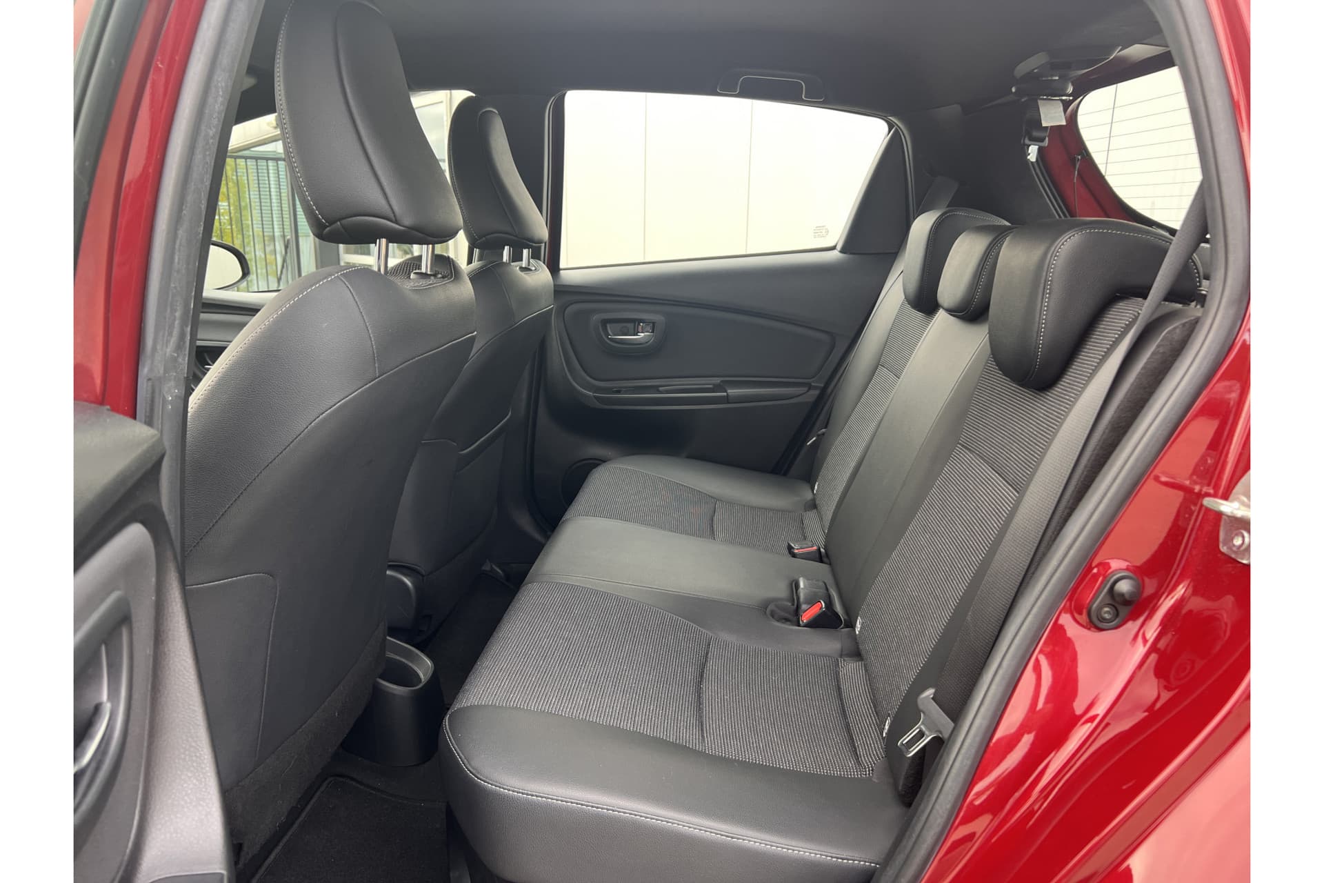 Toyota Yaris 1.5 Hybrid Executive thumbnail 9