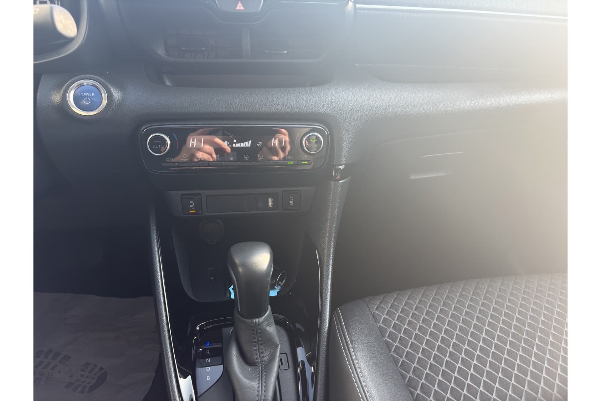 Toyota Yaris 1.5 Hybrid Executive thumbnail 10