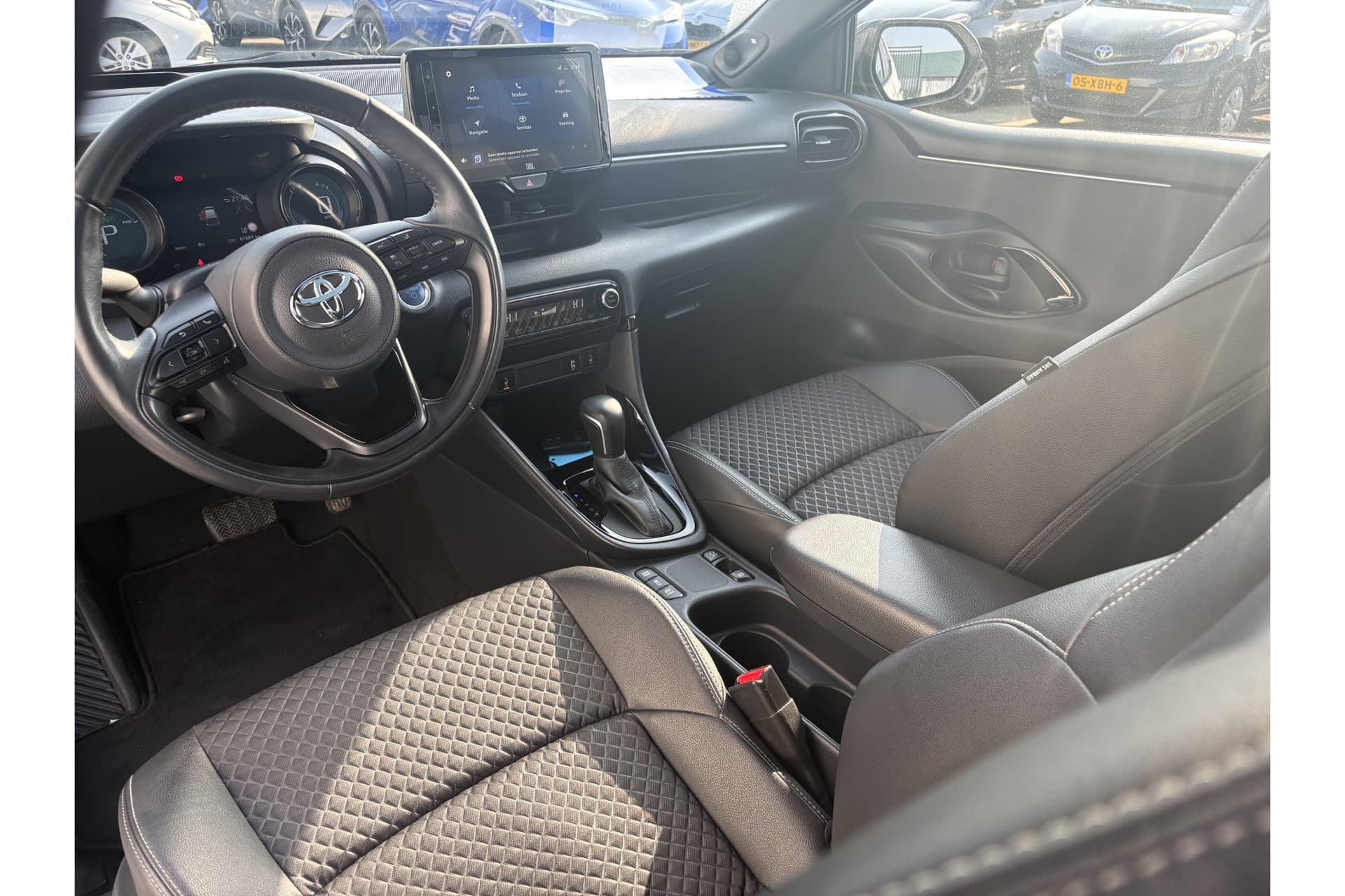 Toyota Yaris 1.5 Hybrid Executive thumbnail 2