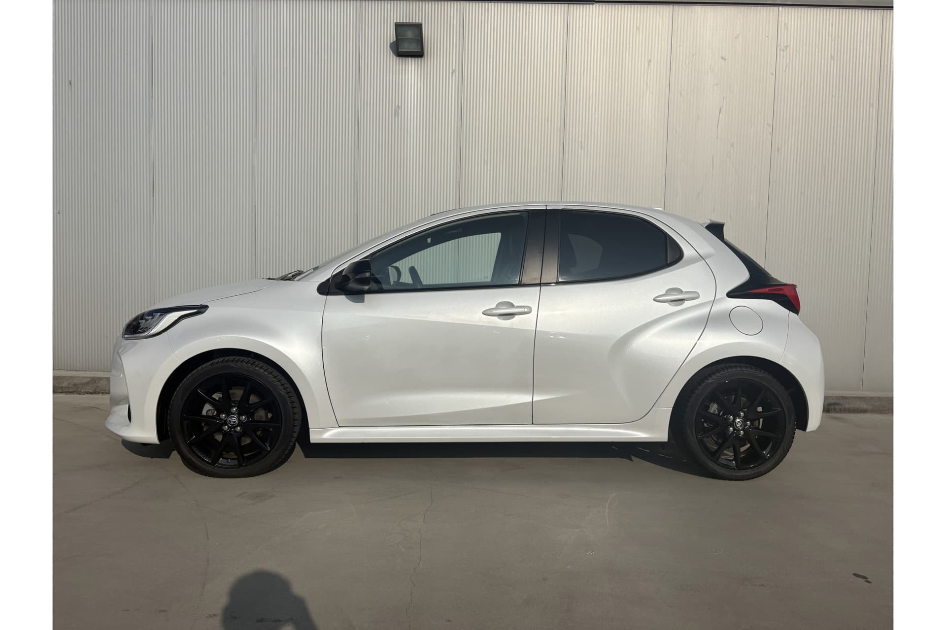 Toyota Yaris 1.5 Hybrid Executive thumbnail 3