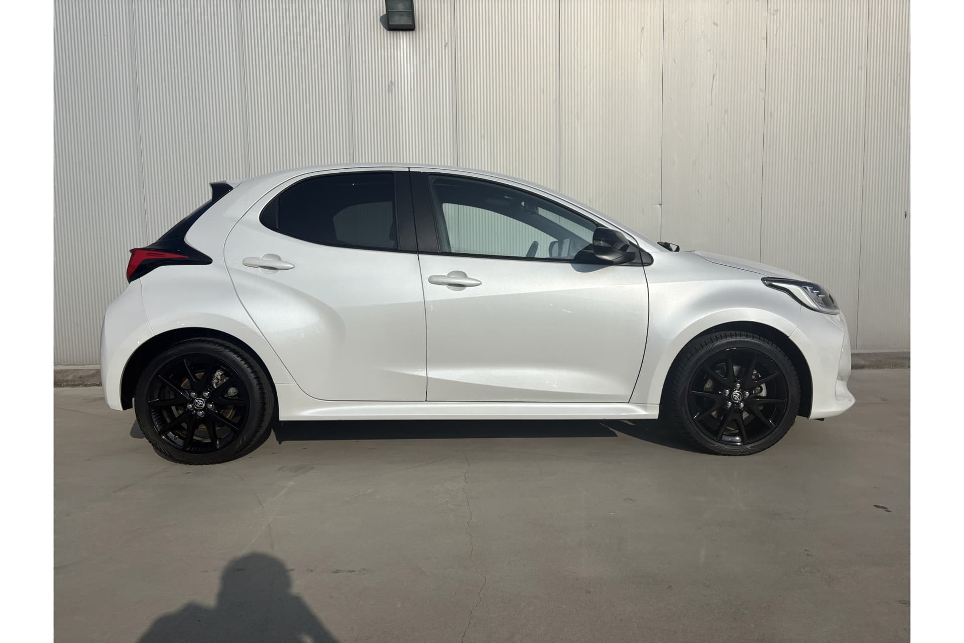 Toyota Yaris 1.5 Hybrid Executive thumbnail 5