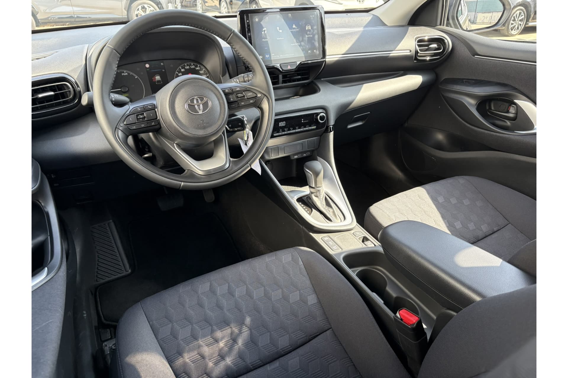 Toyota Yaris 1.5 Hybrid 115 Active Automaat thumbnail 2