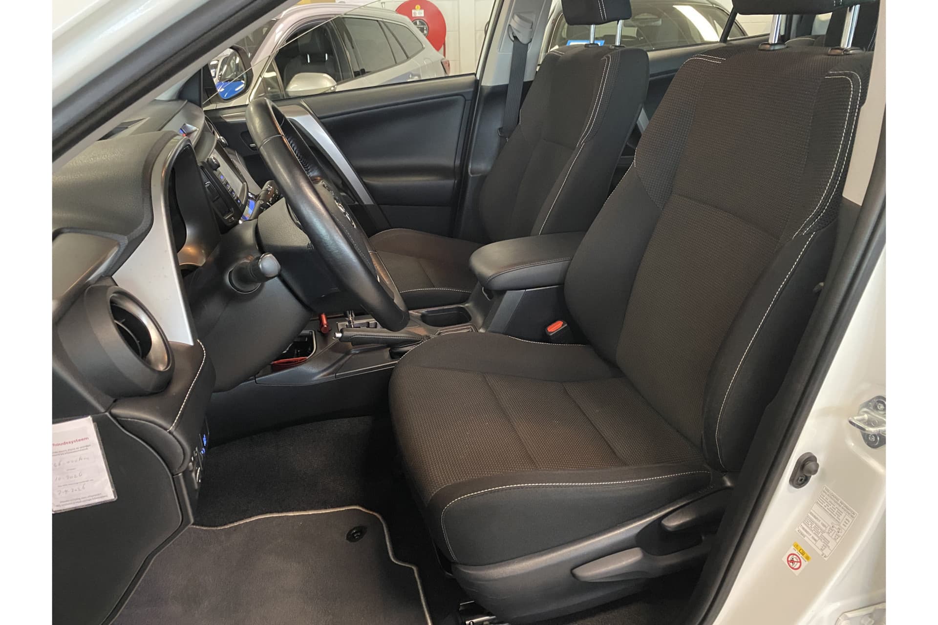 Toyota RAV4 2.5 Hybrid Dynamic thumbnail 18