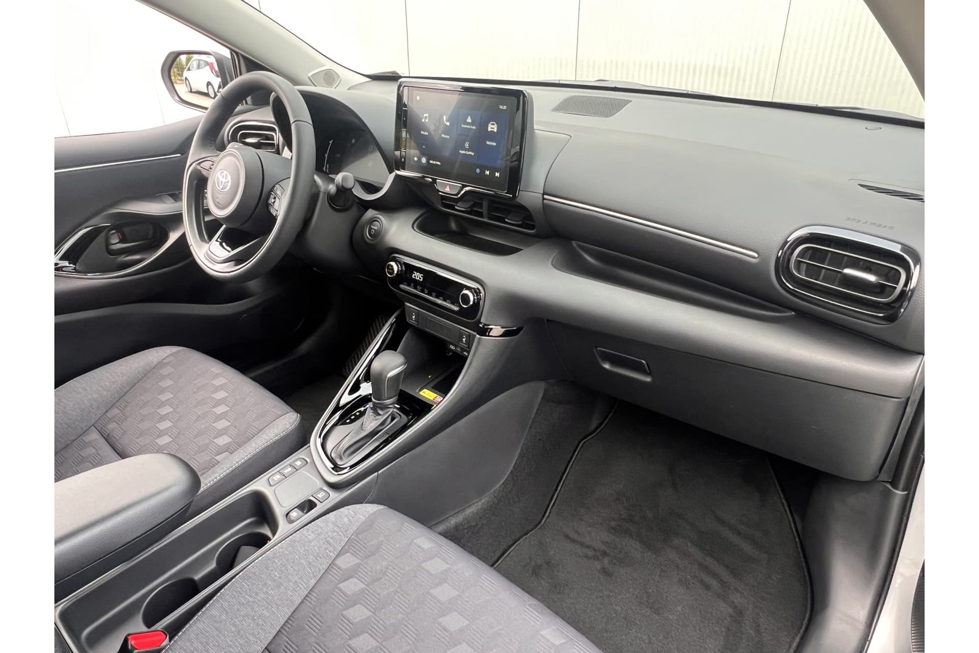 Toyota Yaris 1.5 Hybrid 115 Dynamic thumbnail 18