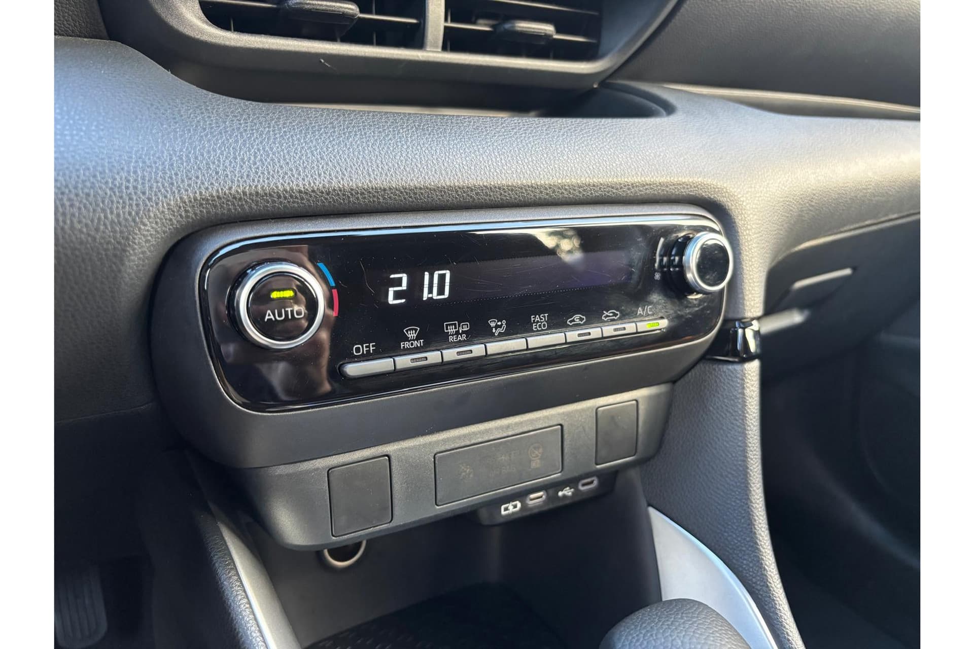 Toyota Yaris 1.5 Hybrid 115 Active thumbnail 8