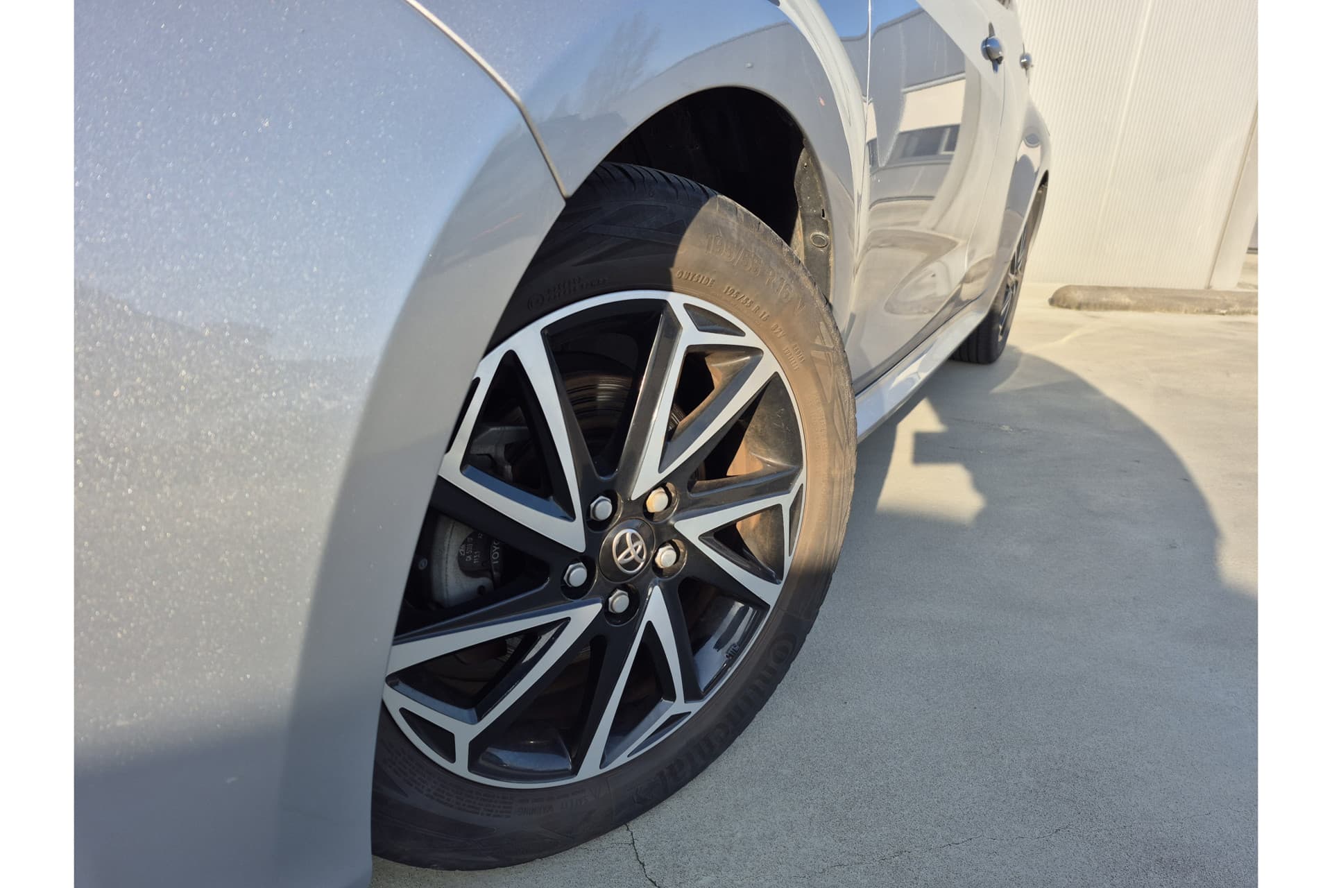 Toyota Yaris 1.5 Hybrid Dynamic thumbnail 10