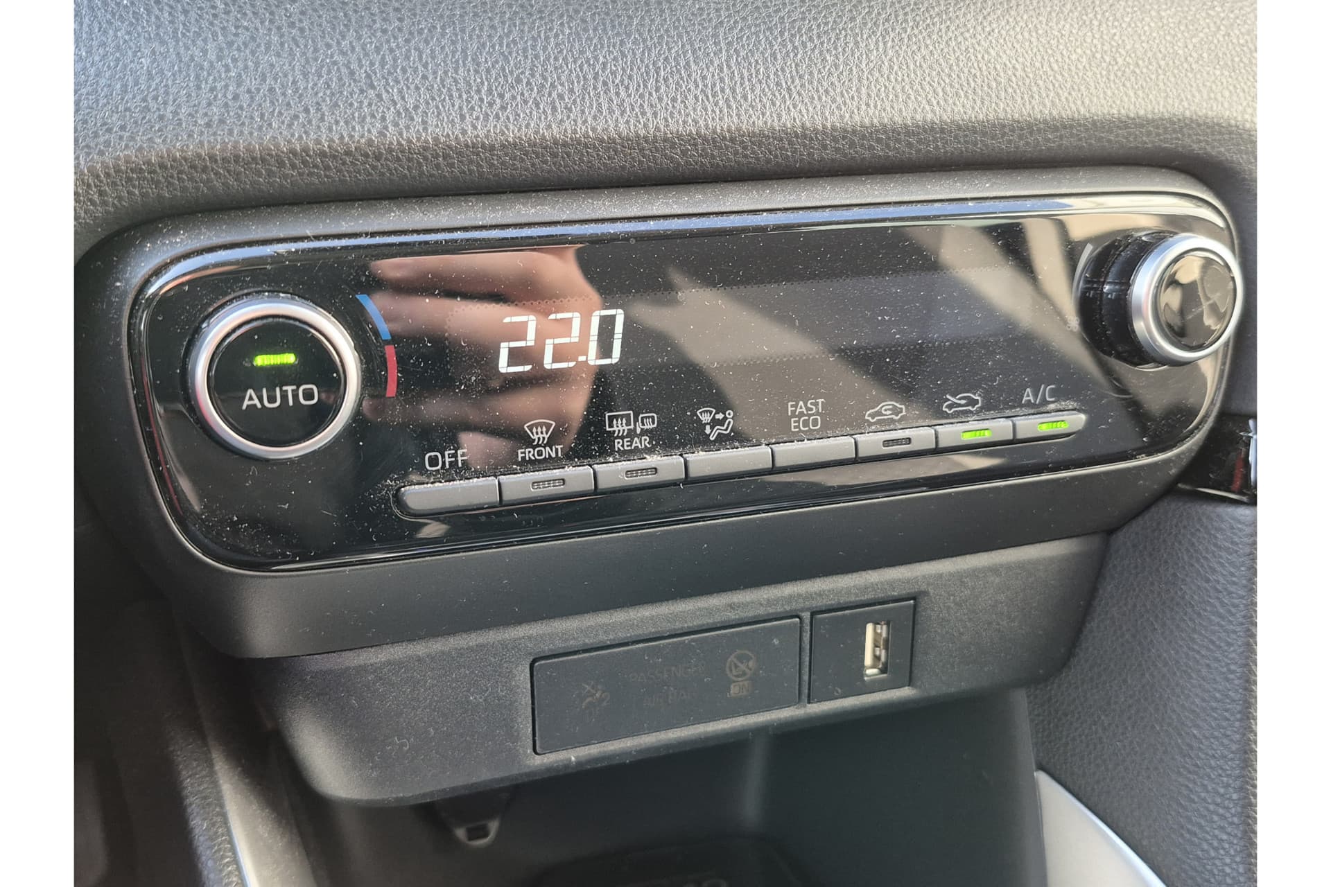 Toyota Yaris 1.5 Hybrid Dynamic thumbnail 11