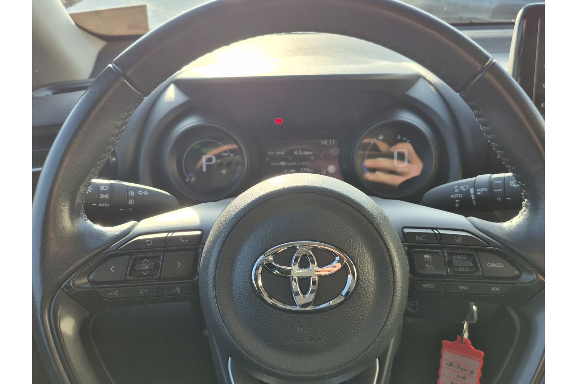 Toyota Yaris 1.5 Hybrid Dynamic thumbnail 14