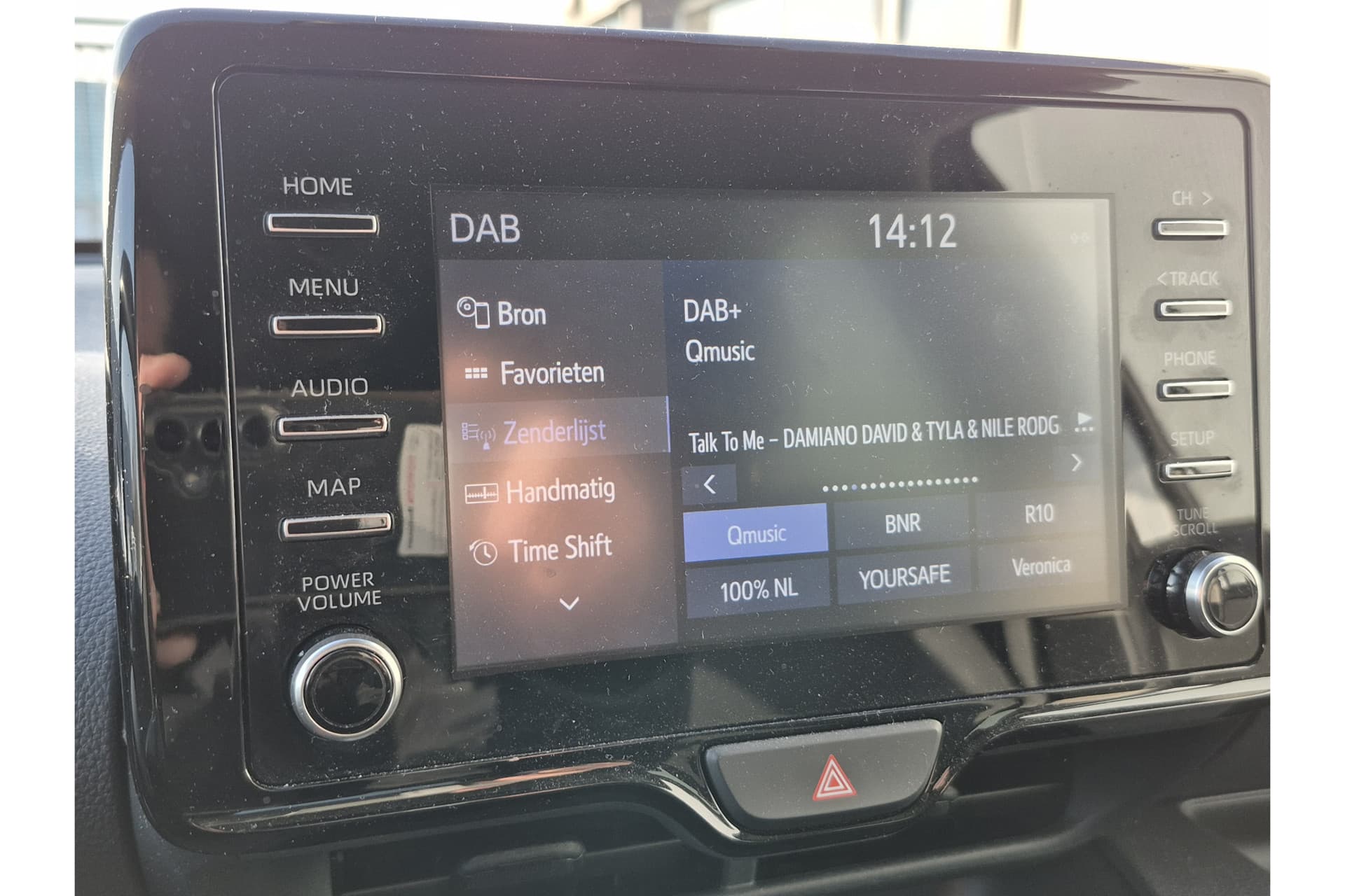 Toyota Yaris 1.5 Hybrid Dynamic thumbnail 15