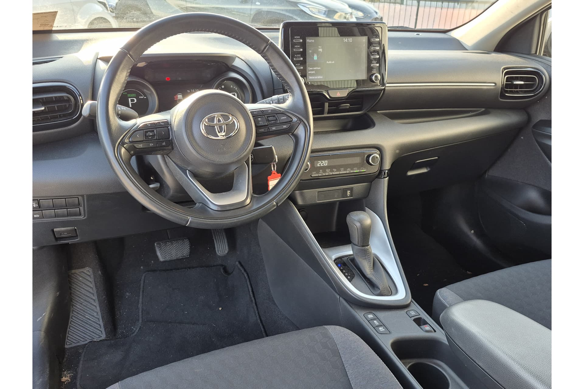 Toyota Yaris 1.5 Hybrid Dynamic thumbnail 2