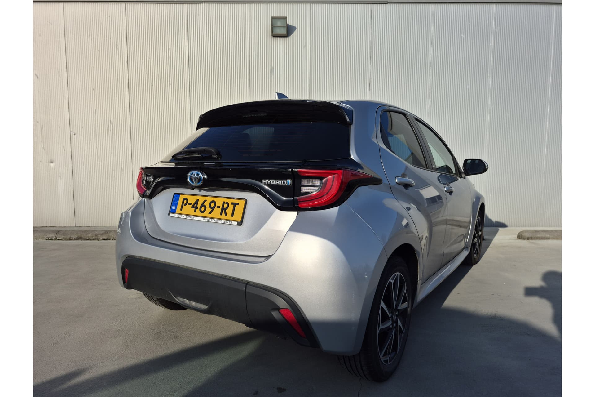 Toyota Yaris 1.5 Hybrid Dynamic thumbnail 3