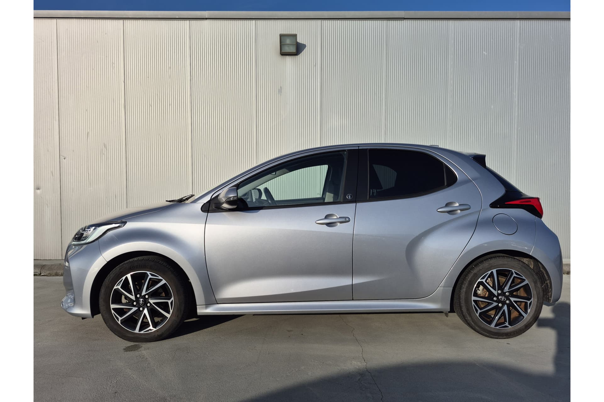 Toyota Yaris 1.5 Hybrid Dynamic thumbnail 5