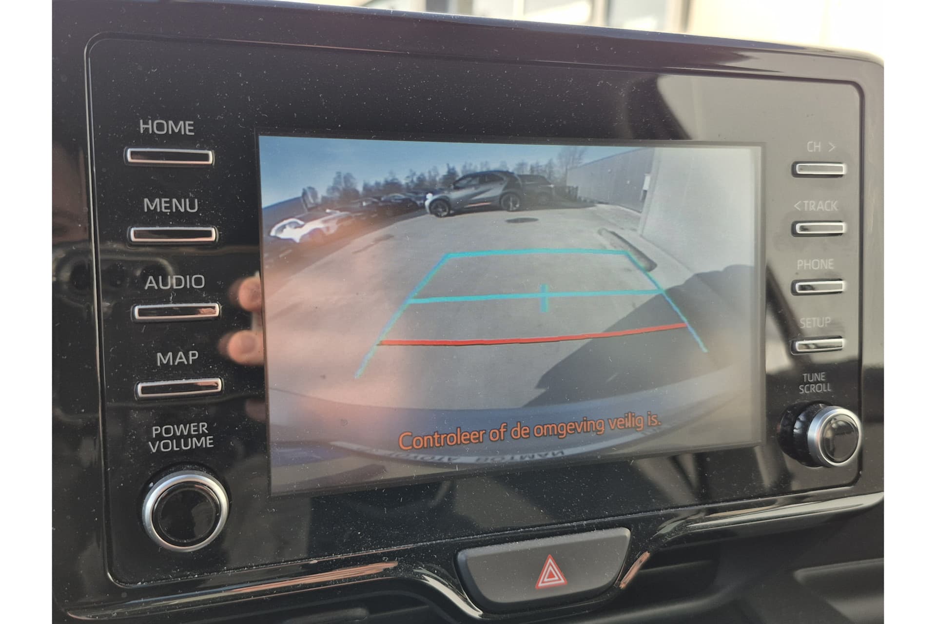 Toyota Yaris 1.5 Hybrid Dynamic thumbnail 6