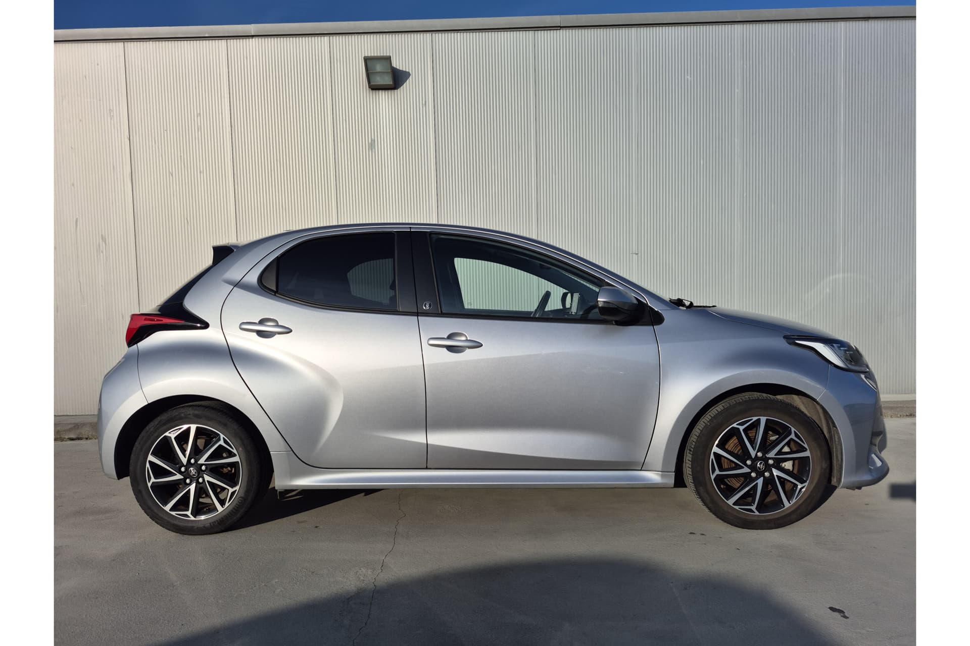 Toyota Yaris 1.5 Hybrid Dynamic thumbnail 7