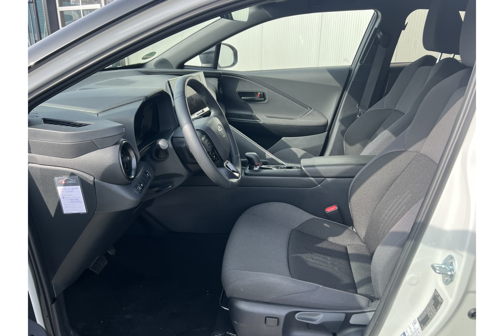 Toyota C-HR 1.8 Hybrid 140 Dynamic thumbnail 2