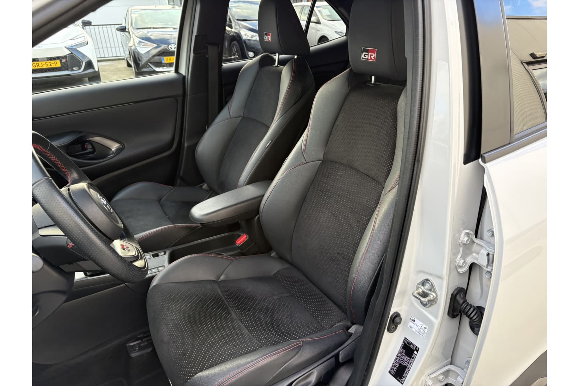 Toyota Yaris Cross 1.5 Hybrid Gr Sport Limited thumbnail 4