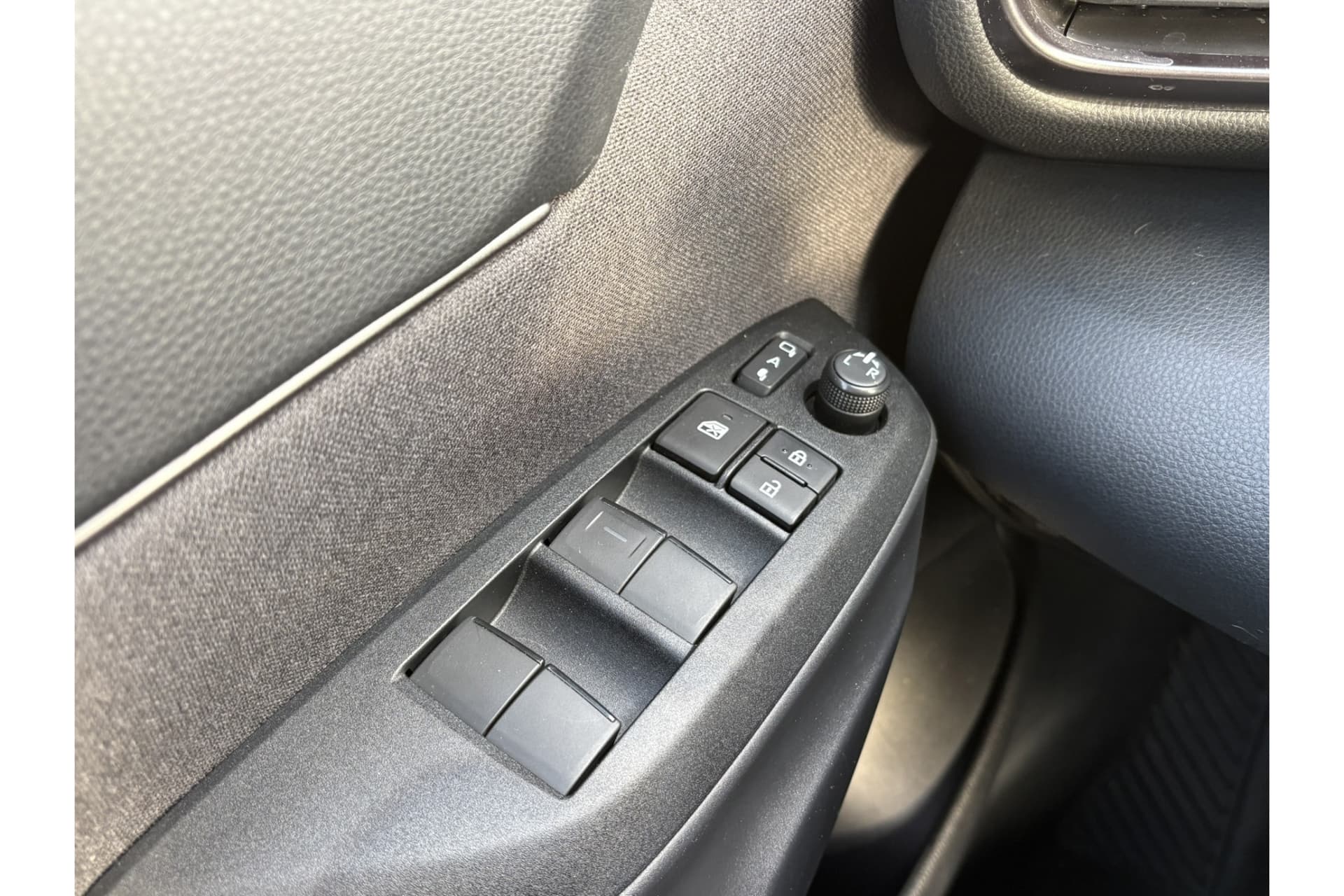 Toyota Yaris Cross 1.5 Hybrid Gr Sport Limited thumbnail 9