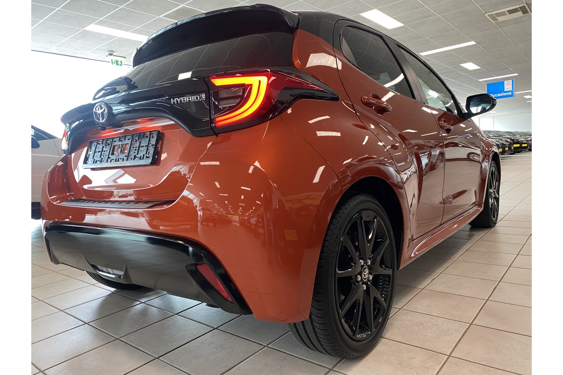 Toyota Yaris 1.5 Hybrid Executive thumbnail 11