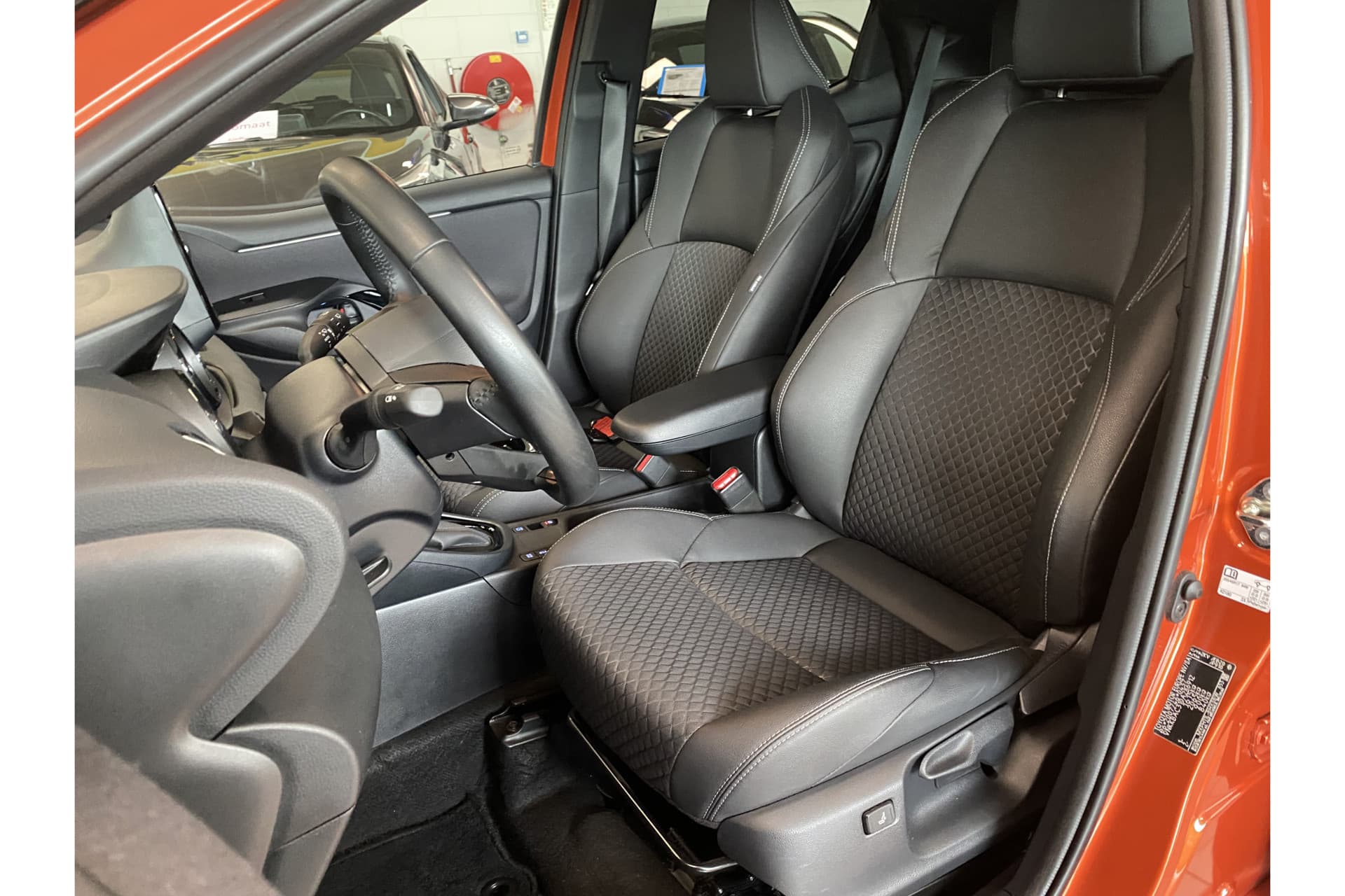 Toyota Yaris 1.5 Hybrid Executive thumbnail 12