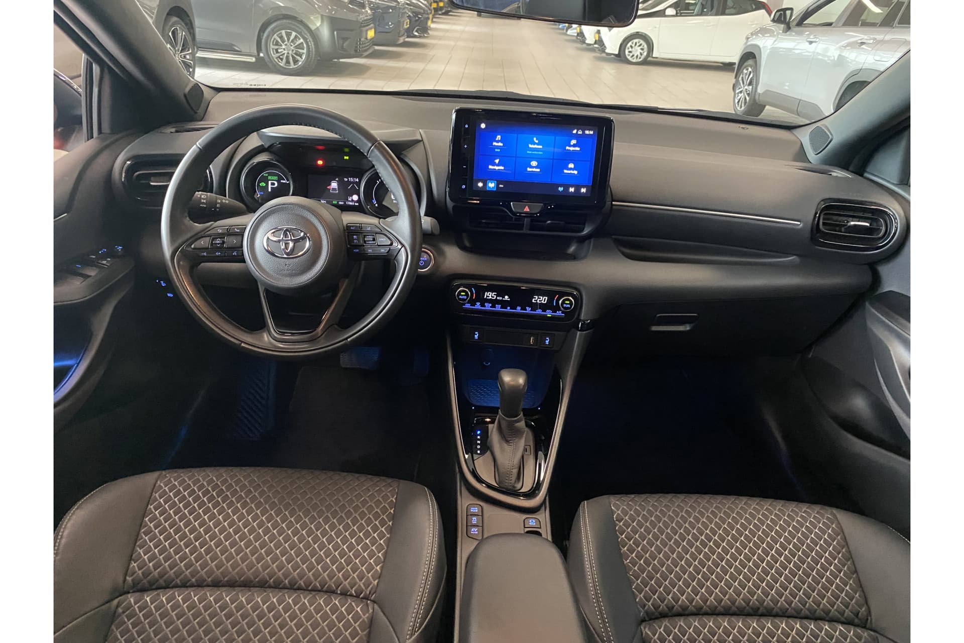 Toyota Yaris 1.5 Hybrid Executive thumbnail 13