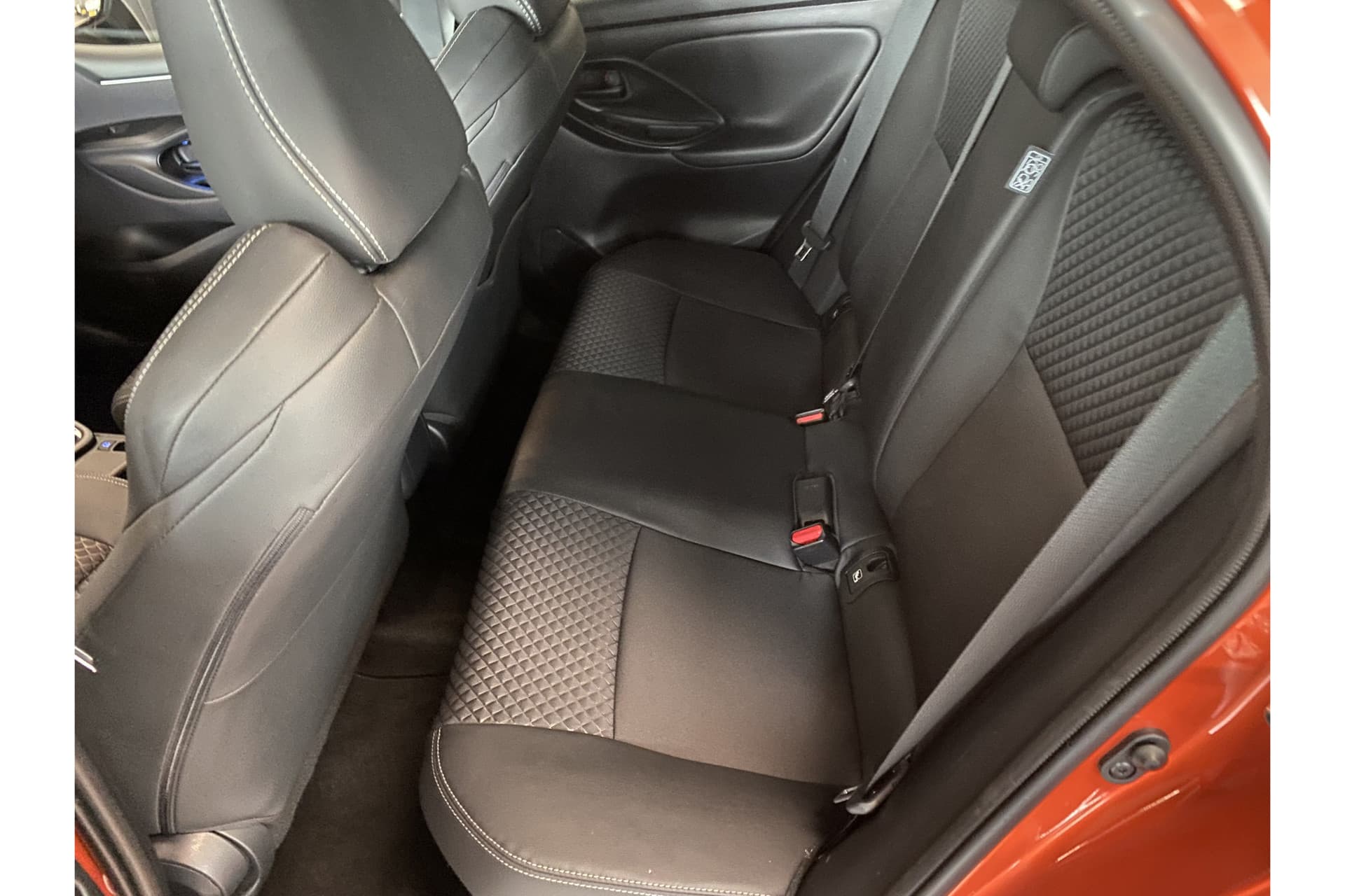 Toyota Yaris 1.5 Hybrid Executive thumbnail 14