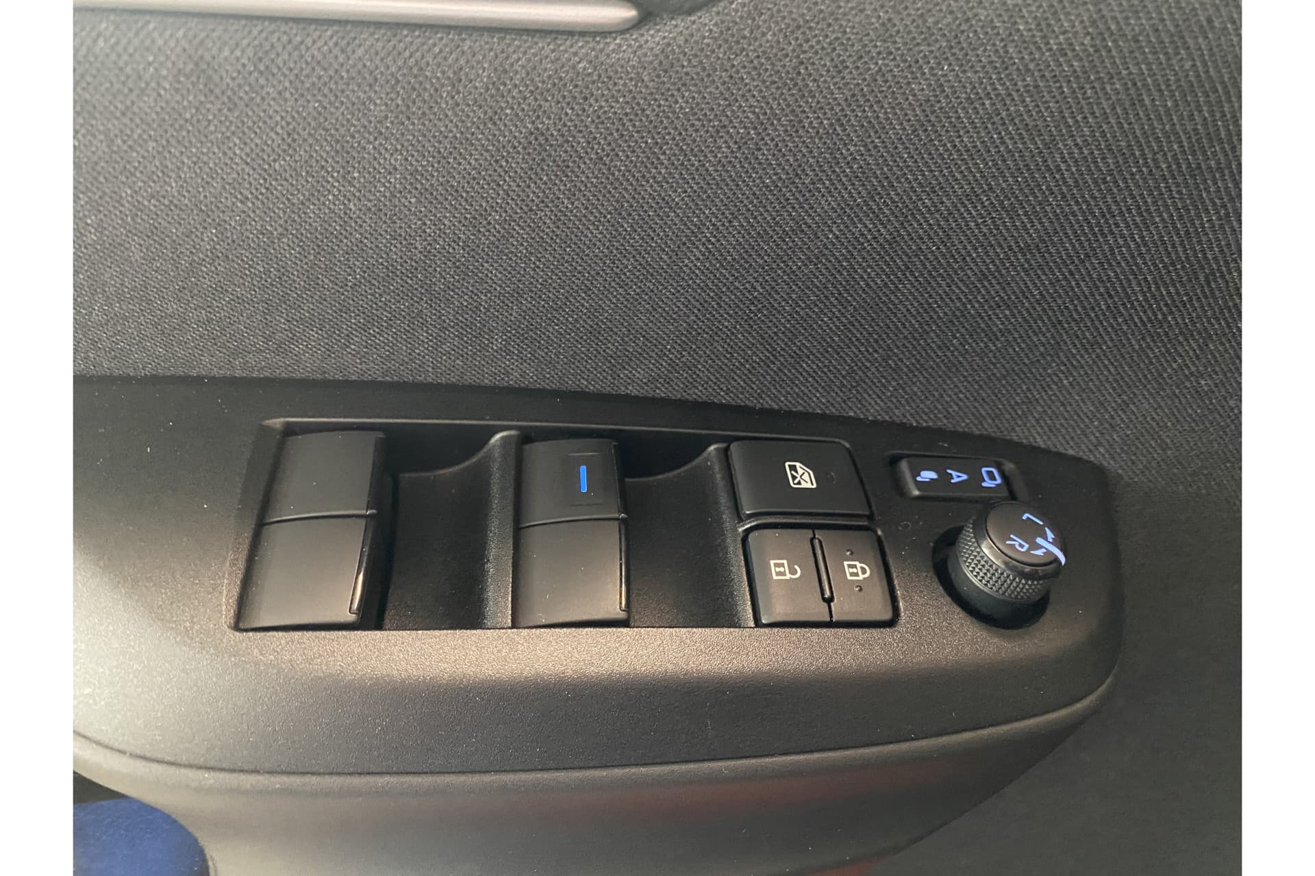 Toyota Yaris 1.5 Hybrid Executive thumbnail 19